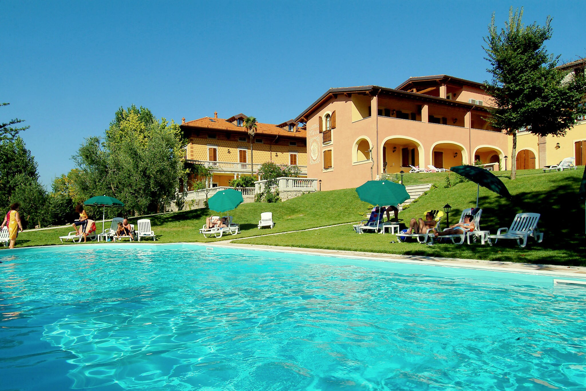Schönes Ferienhaus in Manerba del Garda mit Pool