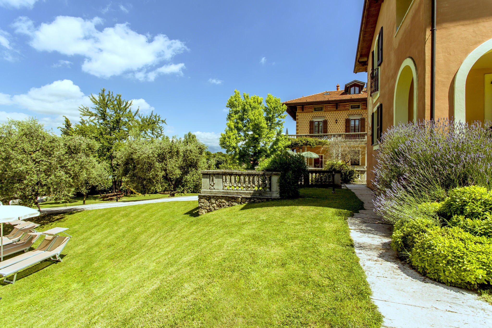 Belle maison de vacances à Manerba del Garda avec piscine