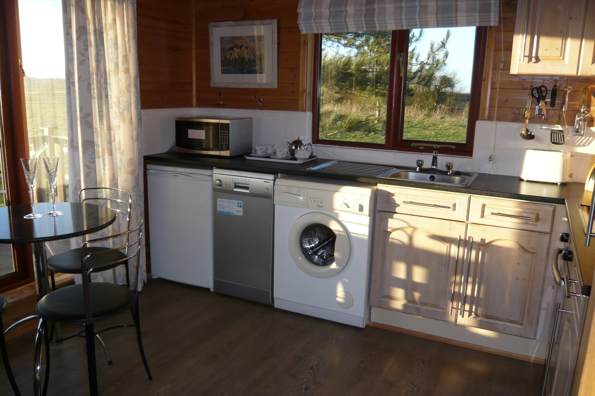 Idyllic Countryside Escape
Tucked away in the tranquil Romney Marsh area, this spacious 1-bedroom cottage in Brookland offers a peaceful escape for couples or newlyweds. With charming rural surroundings and just 5 km from a scenic lake, it’s perfect for nature lovers. Enjoy day trips to nearby coastal towns like Hastings and Bexhill-on-Sea or plan a city adventure to London, only 77 km away.
Comfort and Relaxation
Inside, the cottage features a cozy living area, electric fireplace, and a private sauna – perfect for unwinding after a day of exploring. Thoughtfully designed for two, it provides an intimate setting for a romantic holiday. The modern amenities and serene views make it ideal for a relaxing break.
Panoramic Views and Nearby Activities
Step outside to a lovely terrace with garden furniture, where you can soak up countryside views on summer evenings. Essentials like supermarkets, pubs, and restaurants are just 7 km away, with easy access to local attractions and public transport.