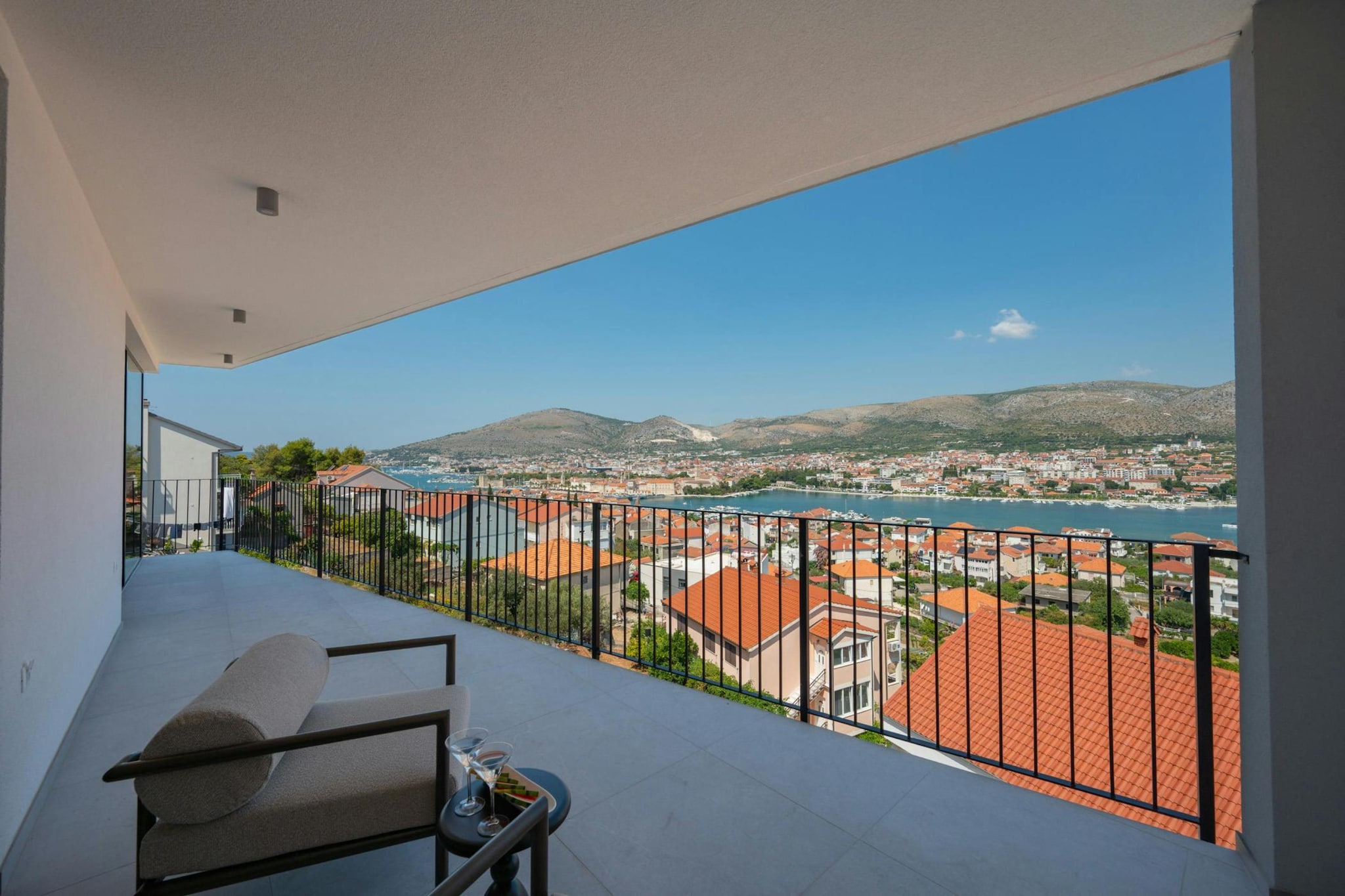 Velvet View Villa - Terrace balcony