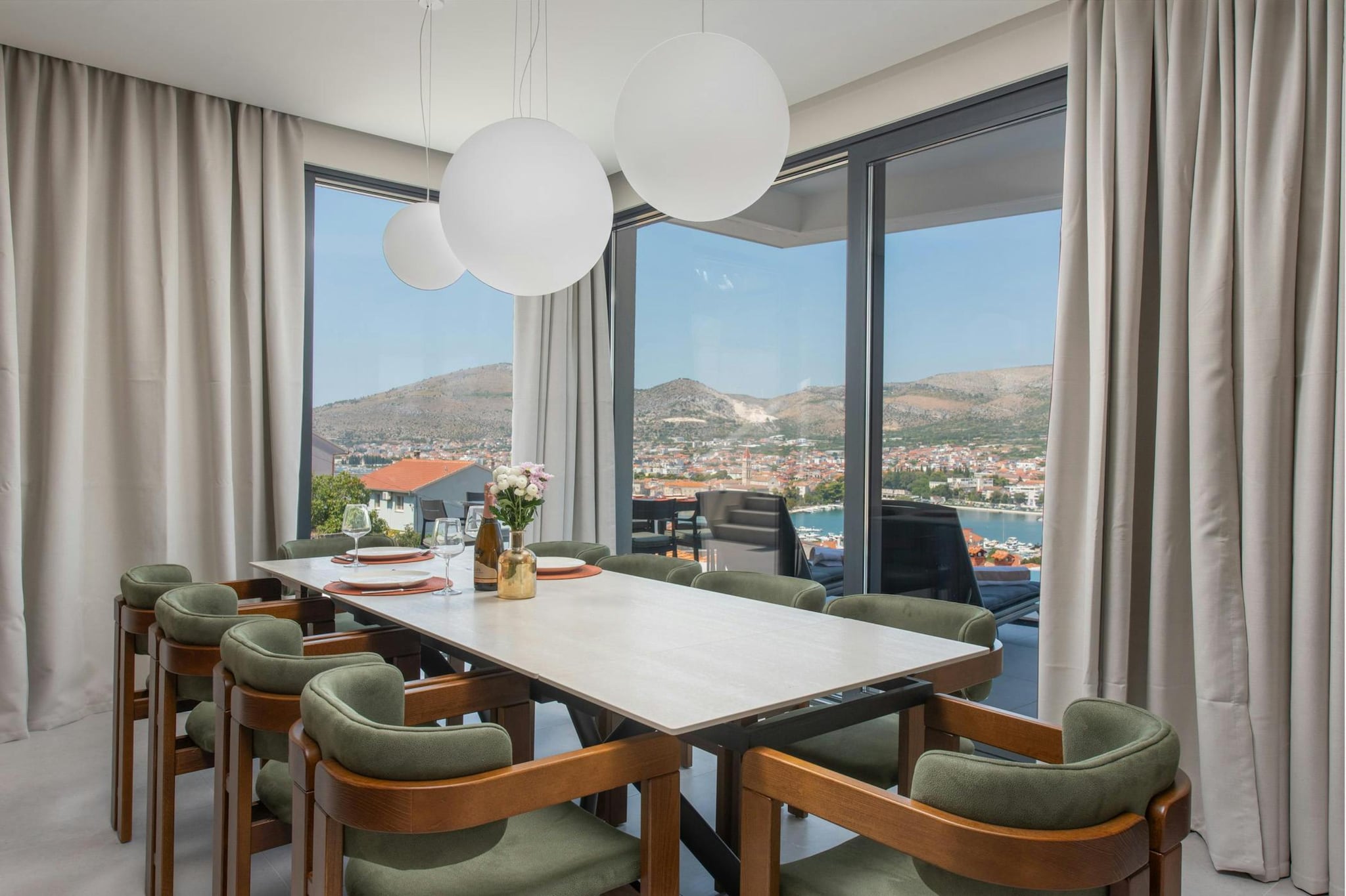 Velvet View Villa - Dining room