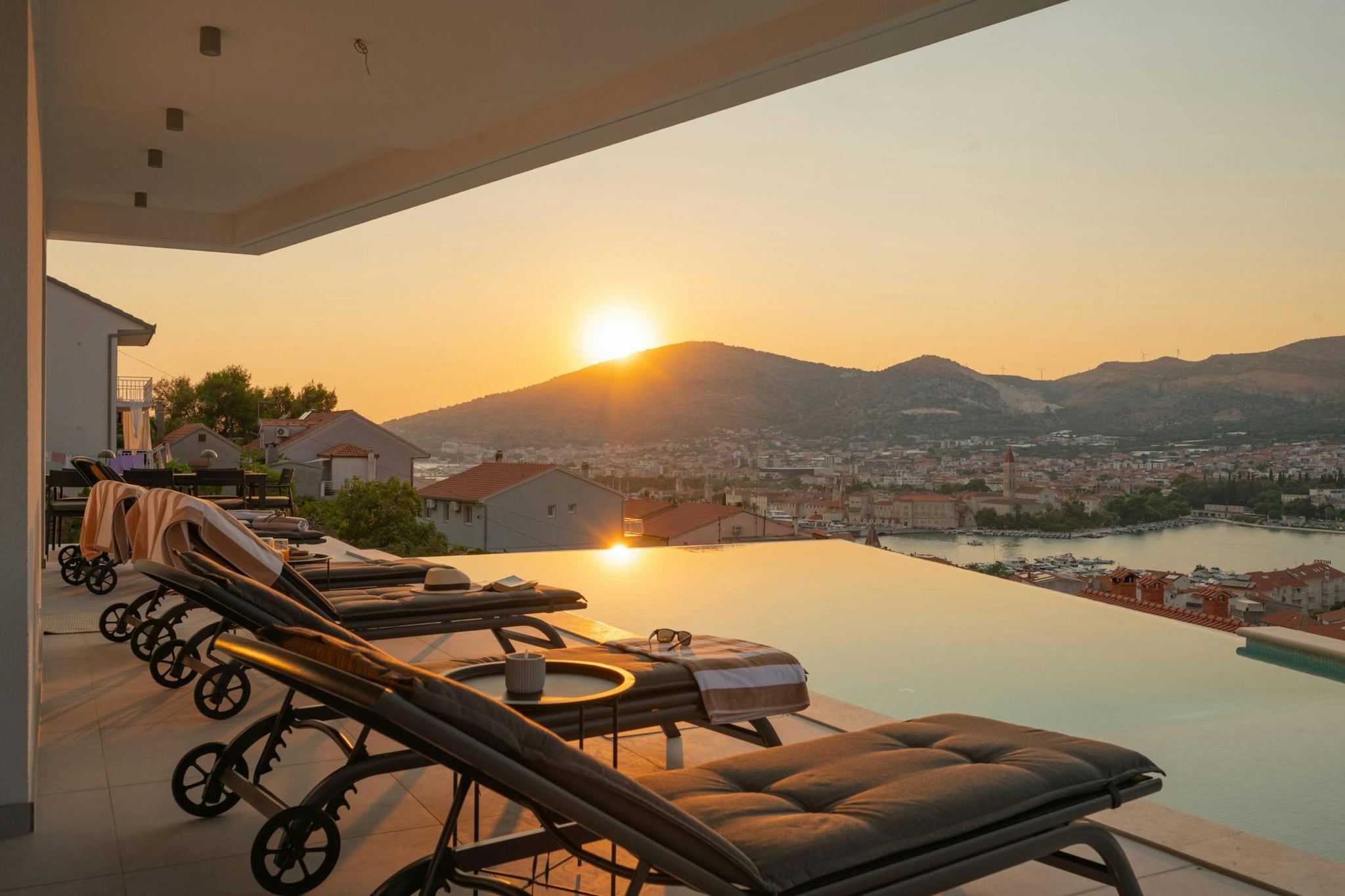 Velvet View Villa - Swimming pool