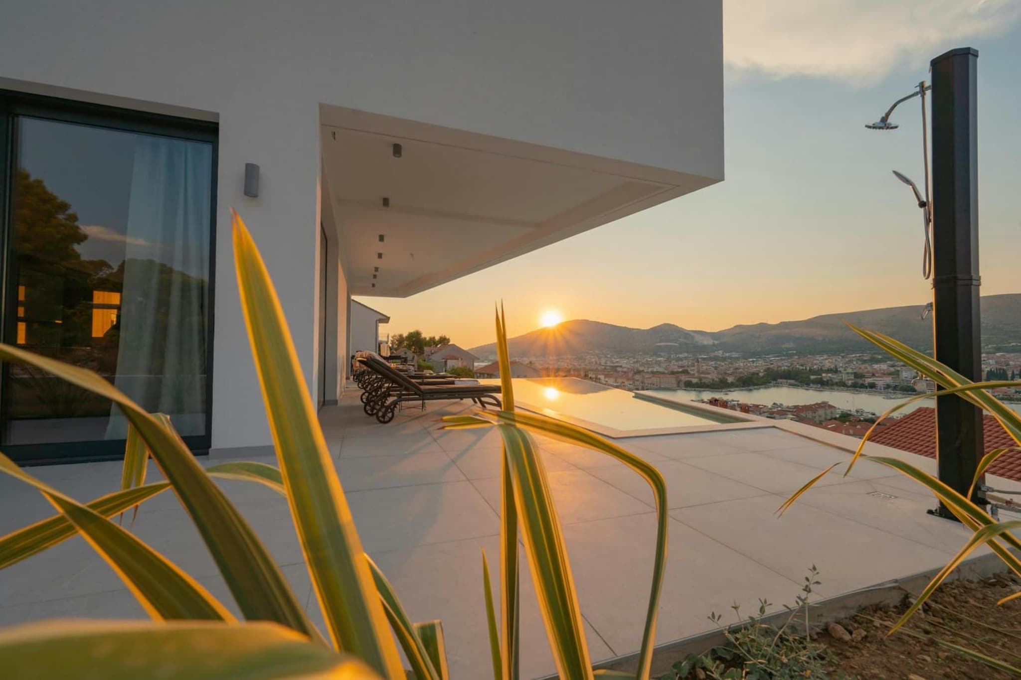 Velvet View Villa - Swimming pool