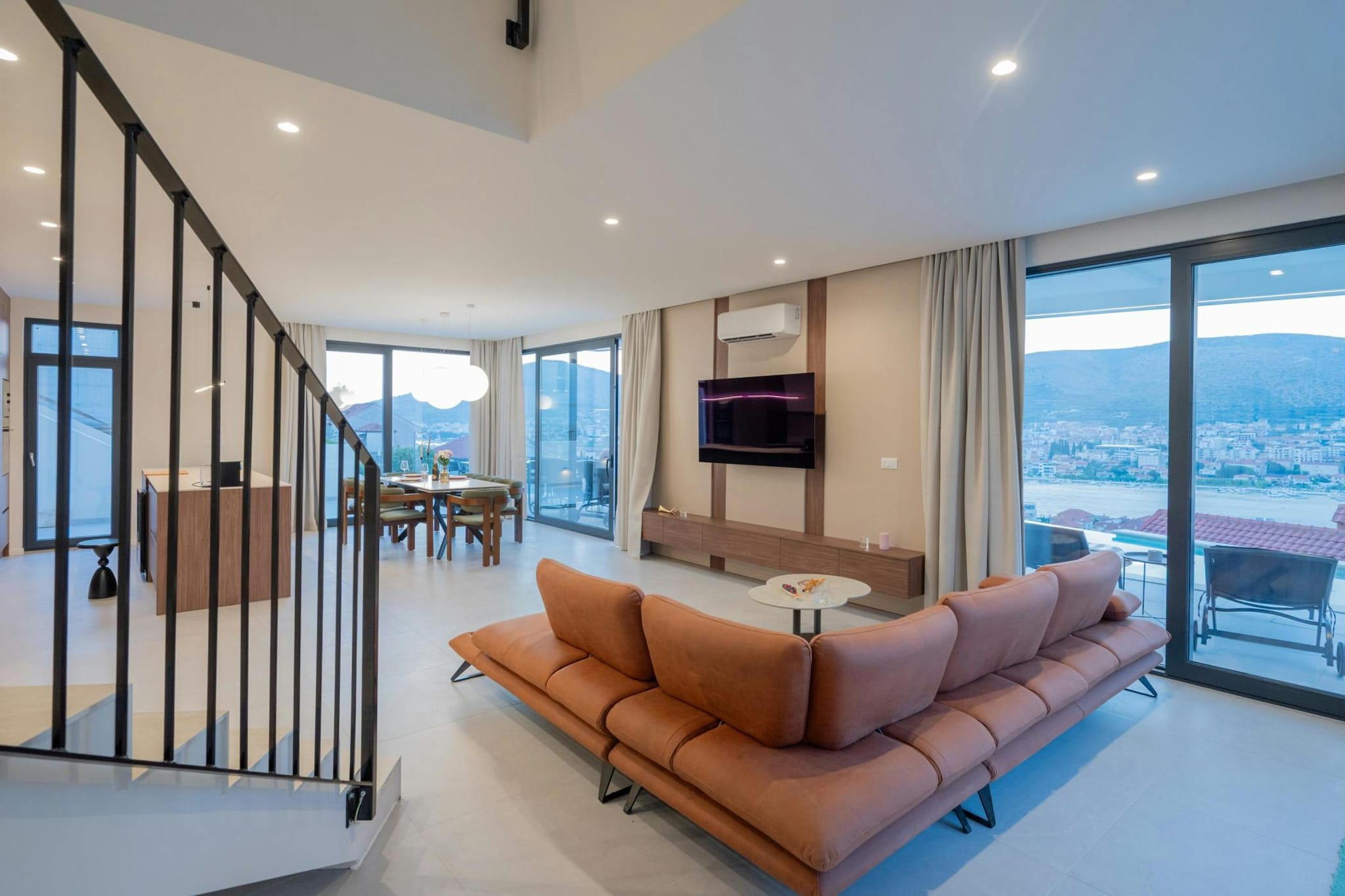Velvet View Villa - Living room