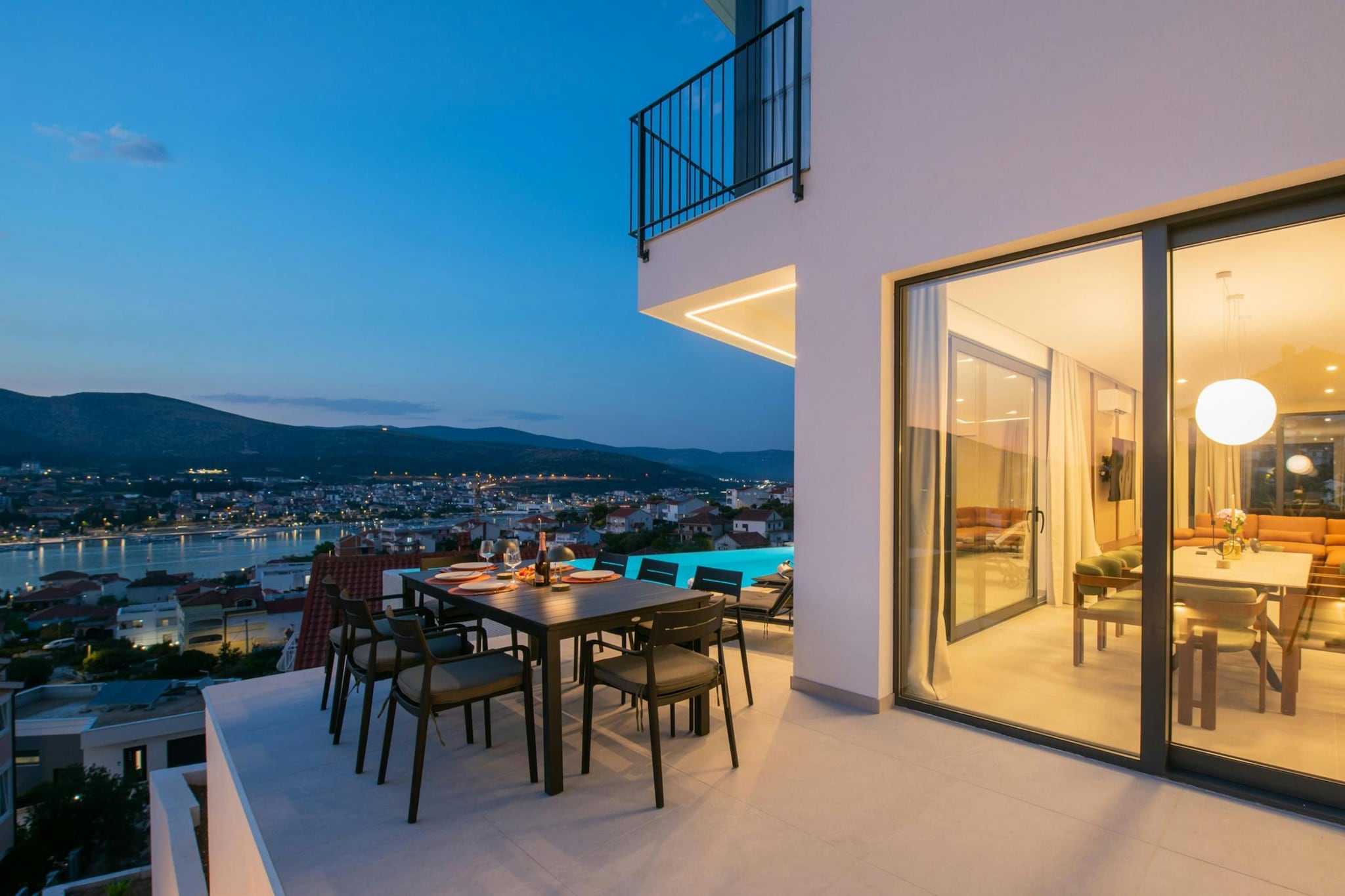 Velvet View Villa - Terrace balcony