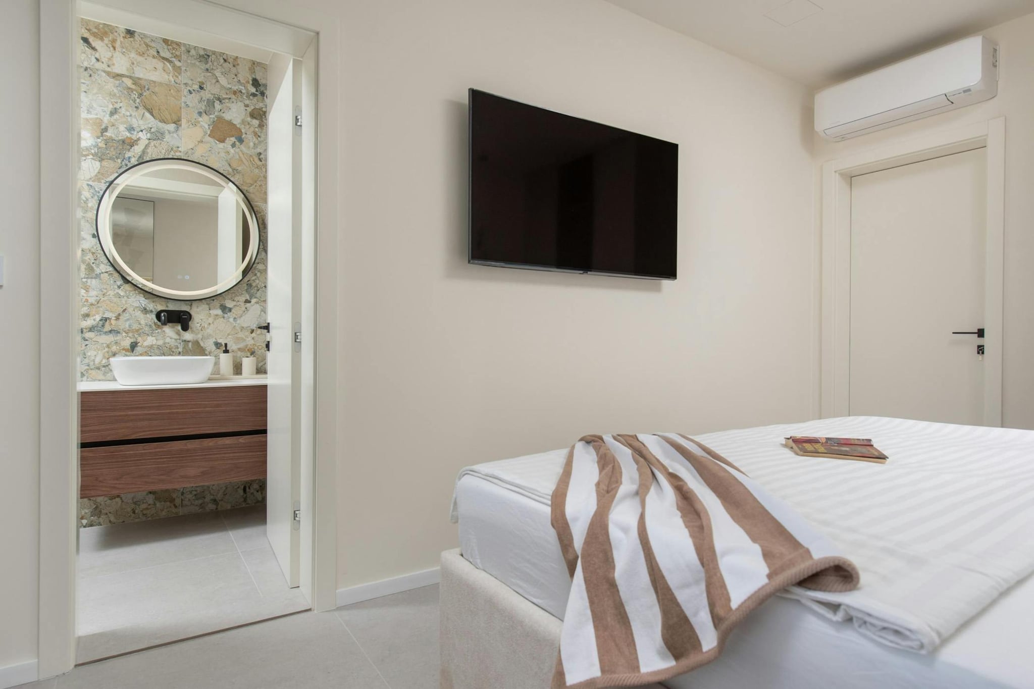 Velvet View Villa - Bedroom