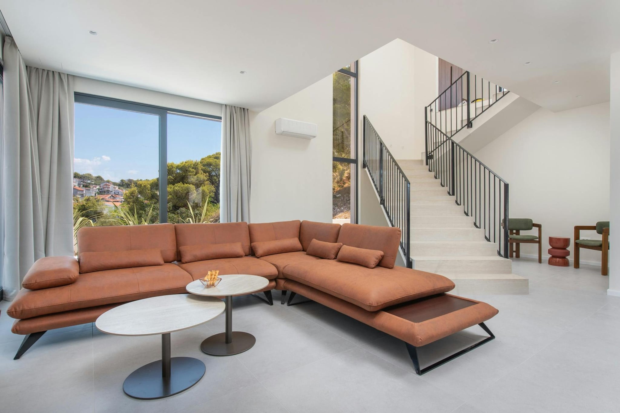 Velvet View Villa - Living room