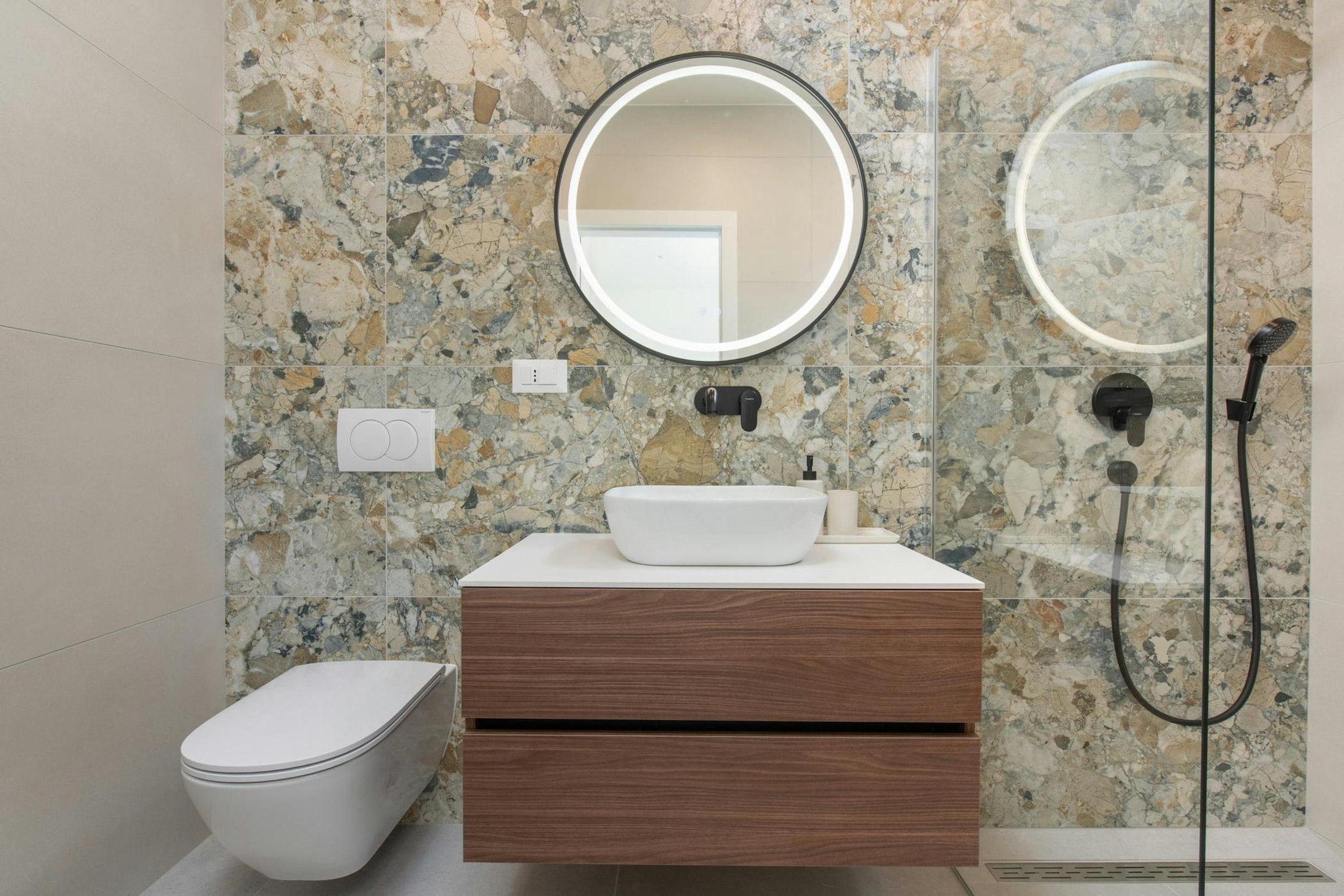Velvet View Villa - Bathroom
