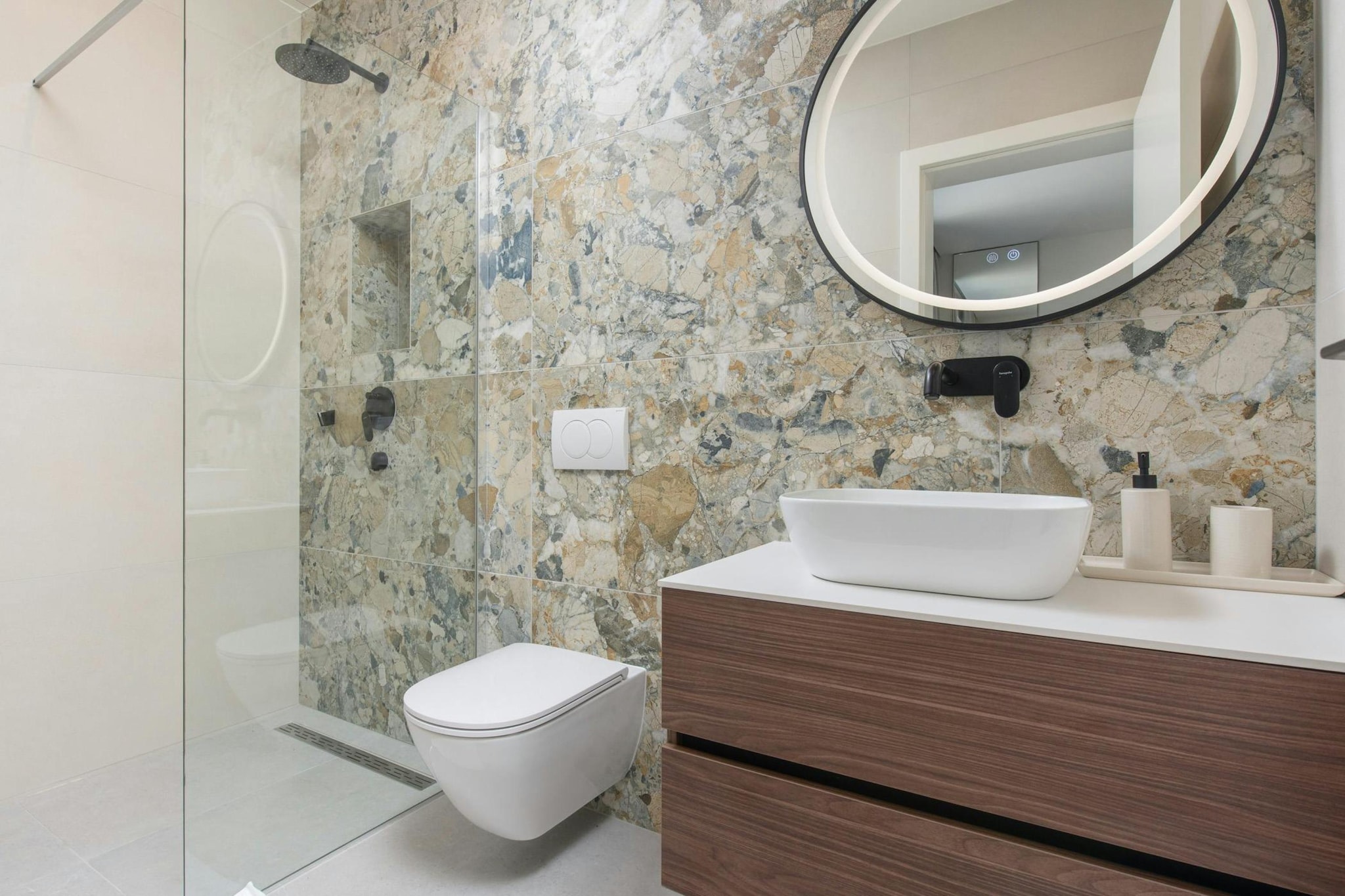 Velvet View Villa - Bathroom