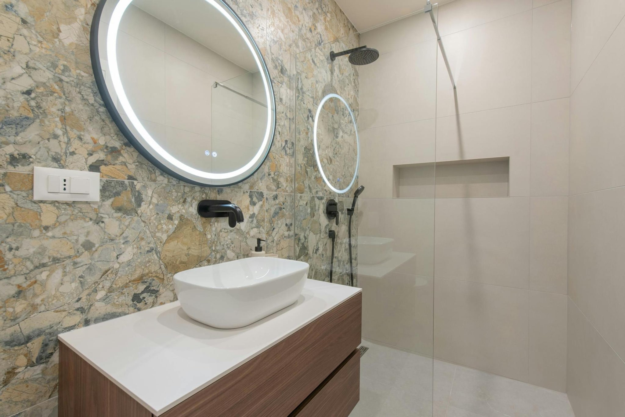 Velvet View Villa - Bathroom