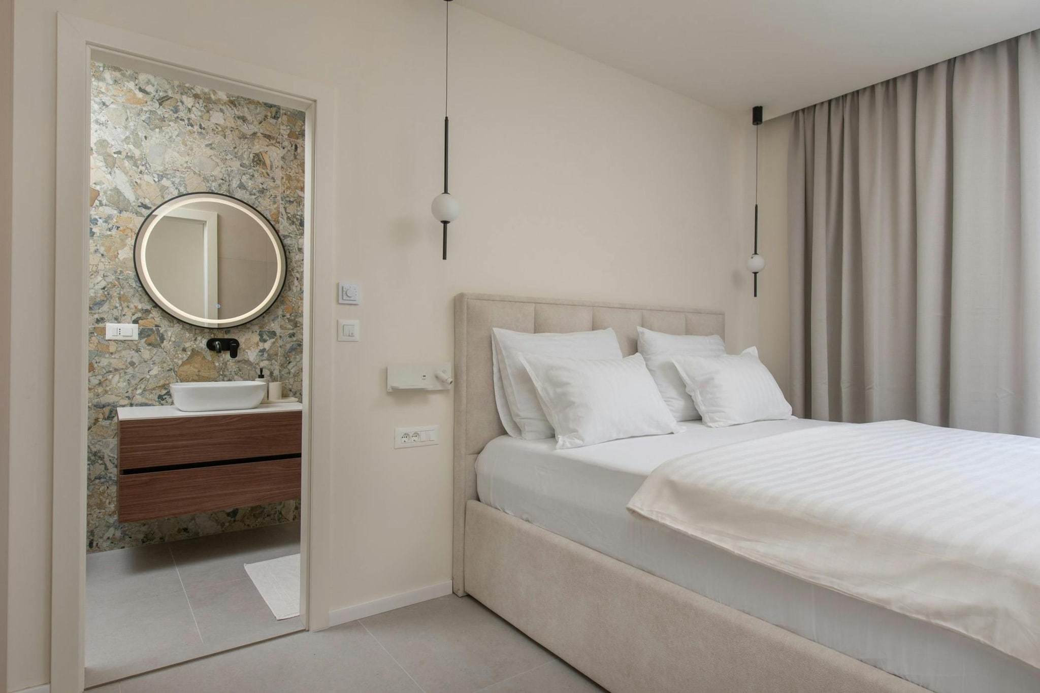 Velvet View Villa - Bedroom