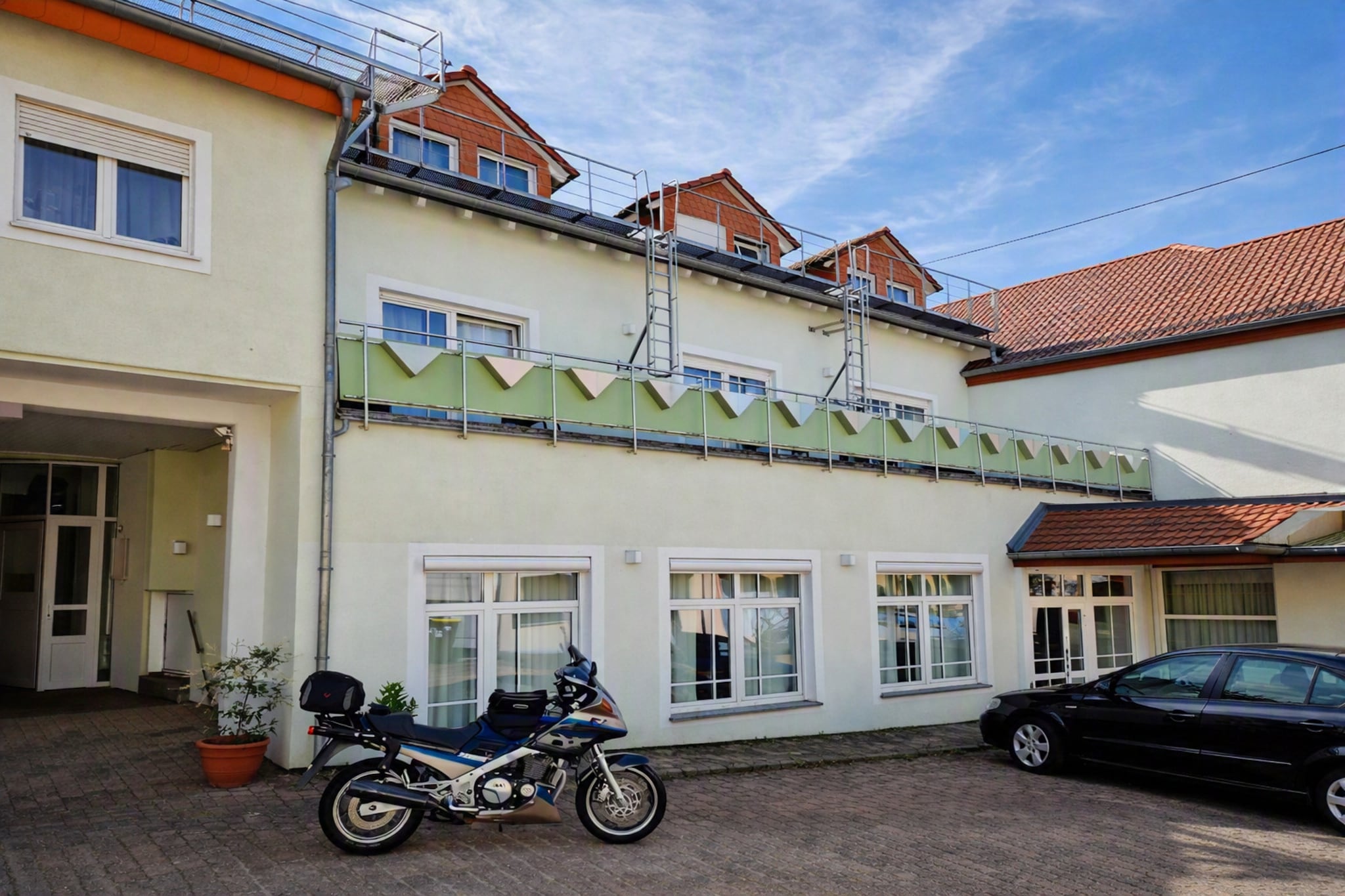 Landhotel Rauber Sankt Wendel - Standard Double Room - Image-tags.hotelexteriorsummer