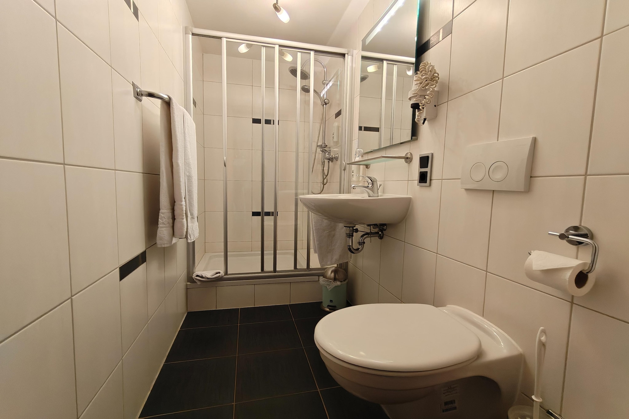 Landhotel Rauber Sankt Wendel - Standard Double Room - Badkamer