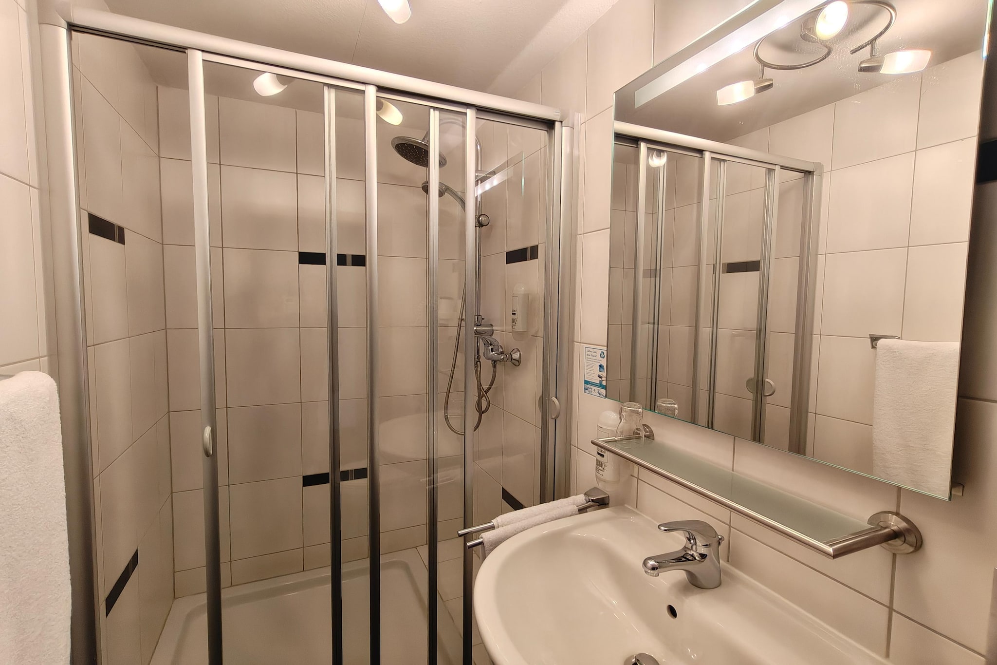 Landhotel Rauber Sankt Wendel - Standard Double Room - Badkamer