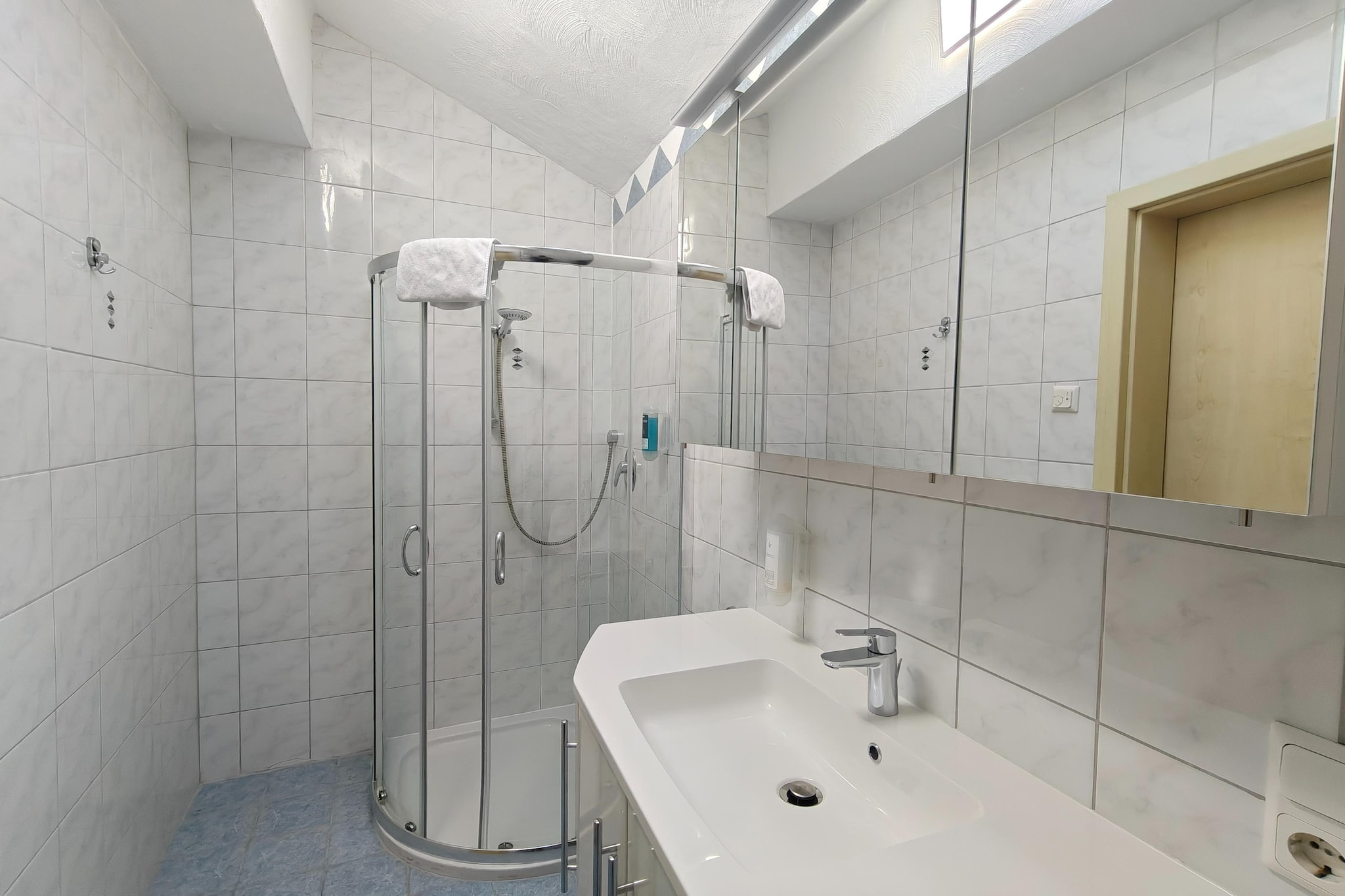 Landhotel Rauber Sankt Wendel - 2 Bedroom Apartment 4 Guest - Badkamer