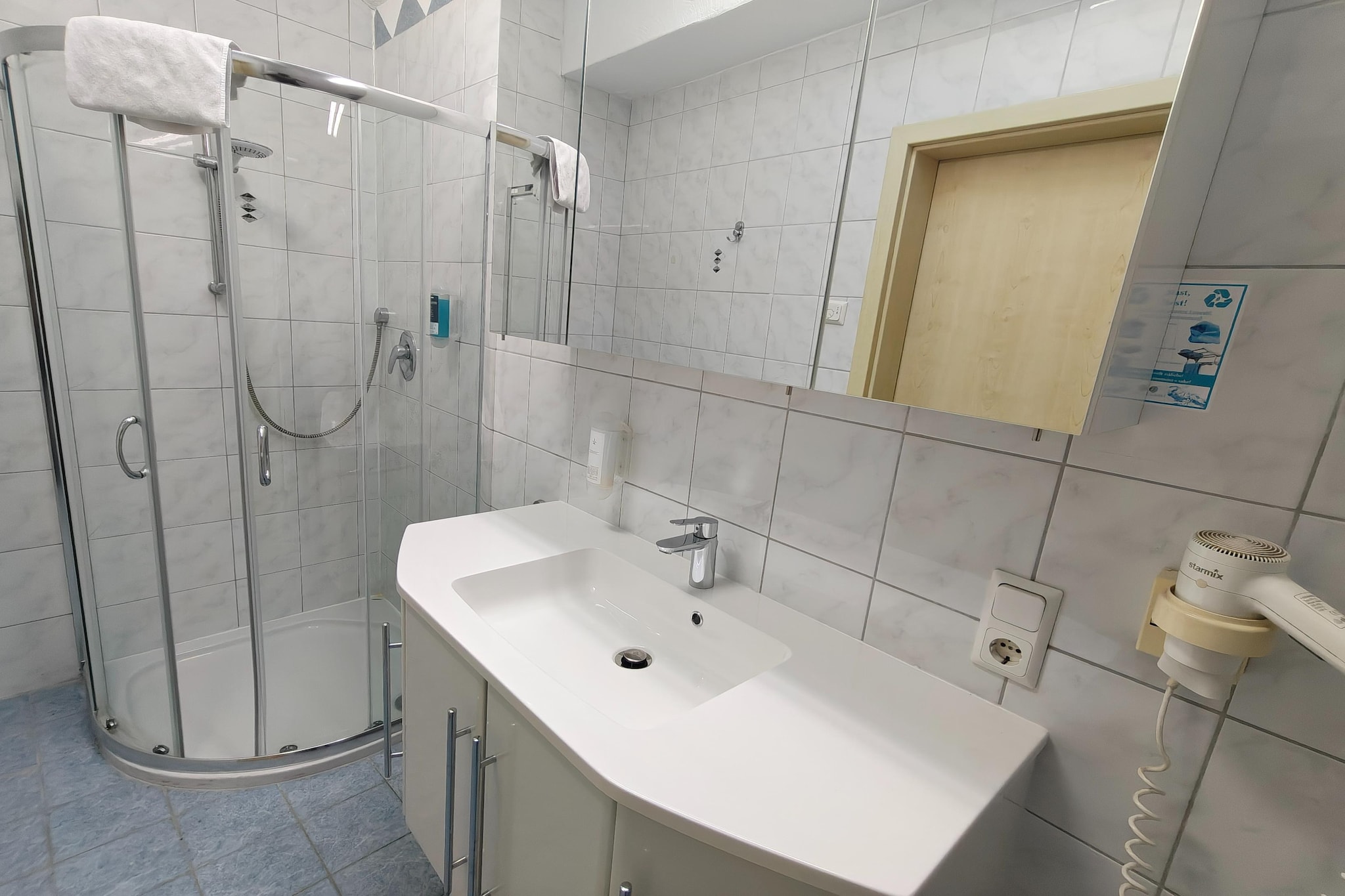 Landhotel Rauber Sankt Wendel - 2 Bedroom Apartment 4 Guest - Badkamer