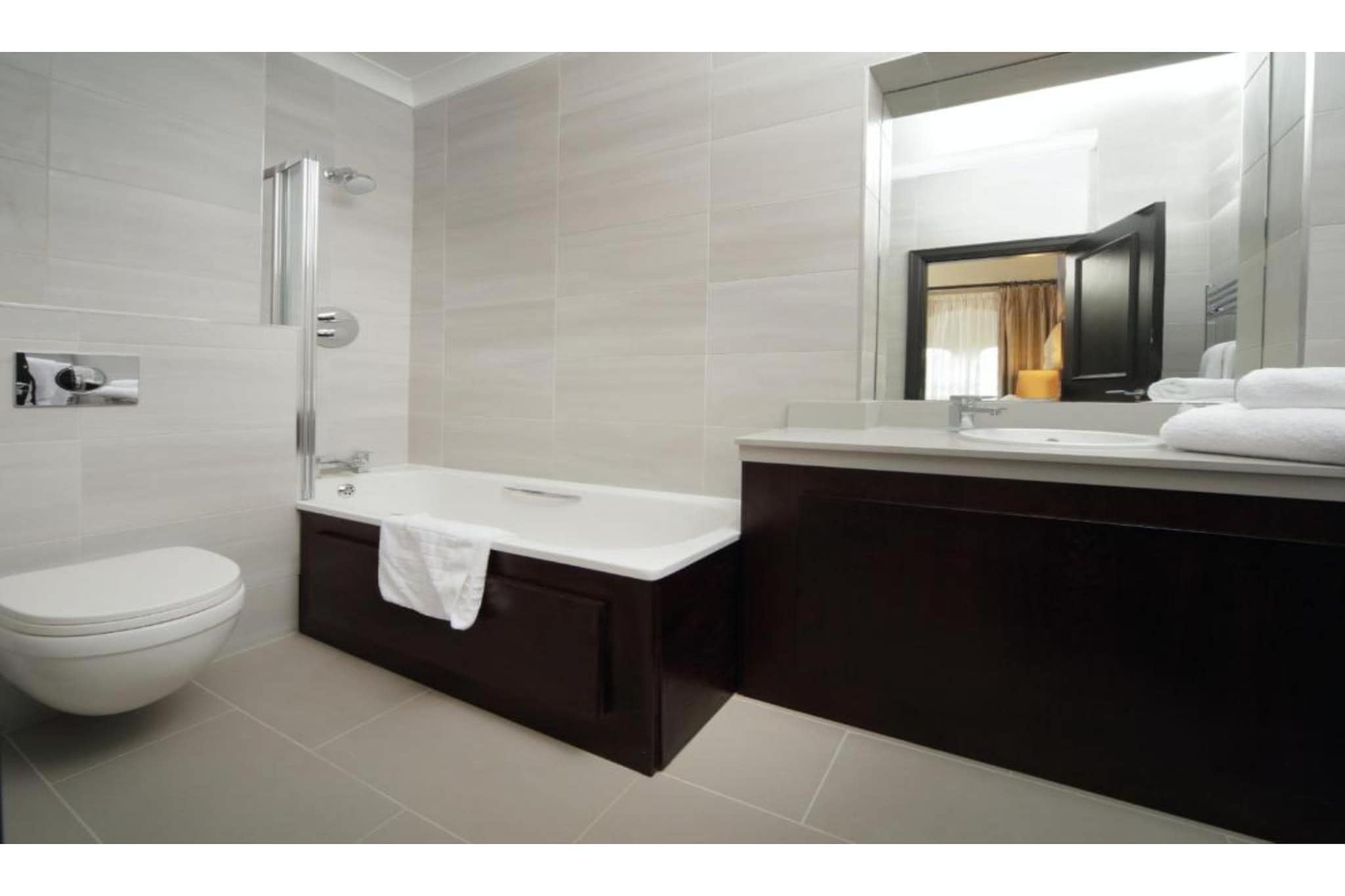 Executive family room - Bathroom