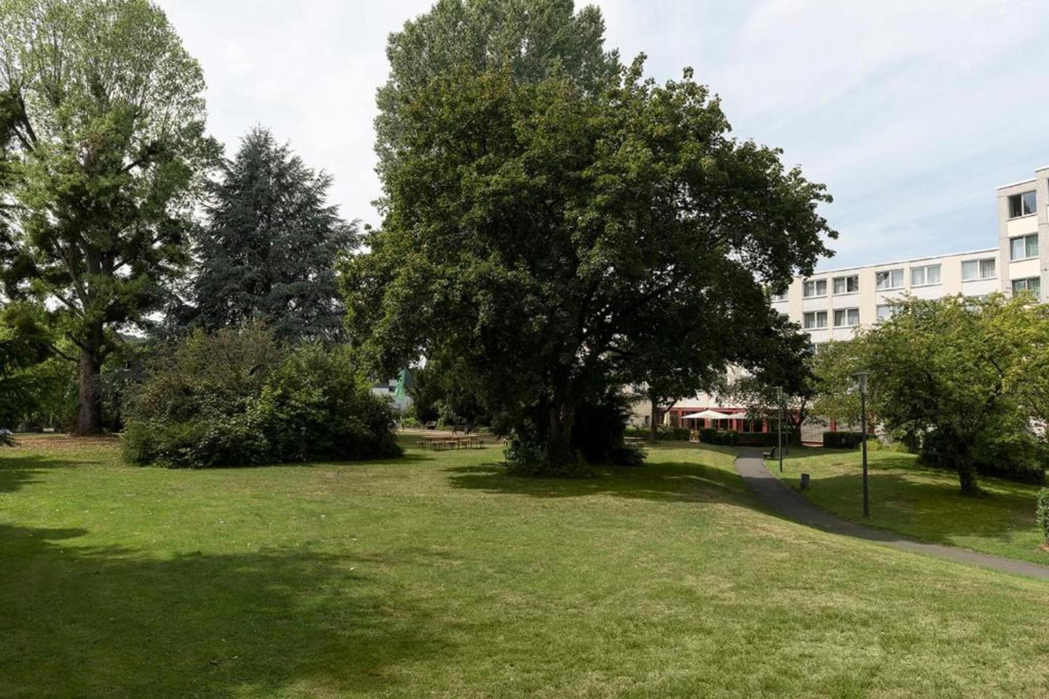 Hotel Bad Honnef - Gardens in summer