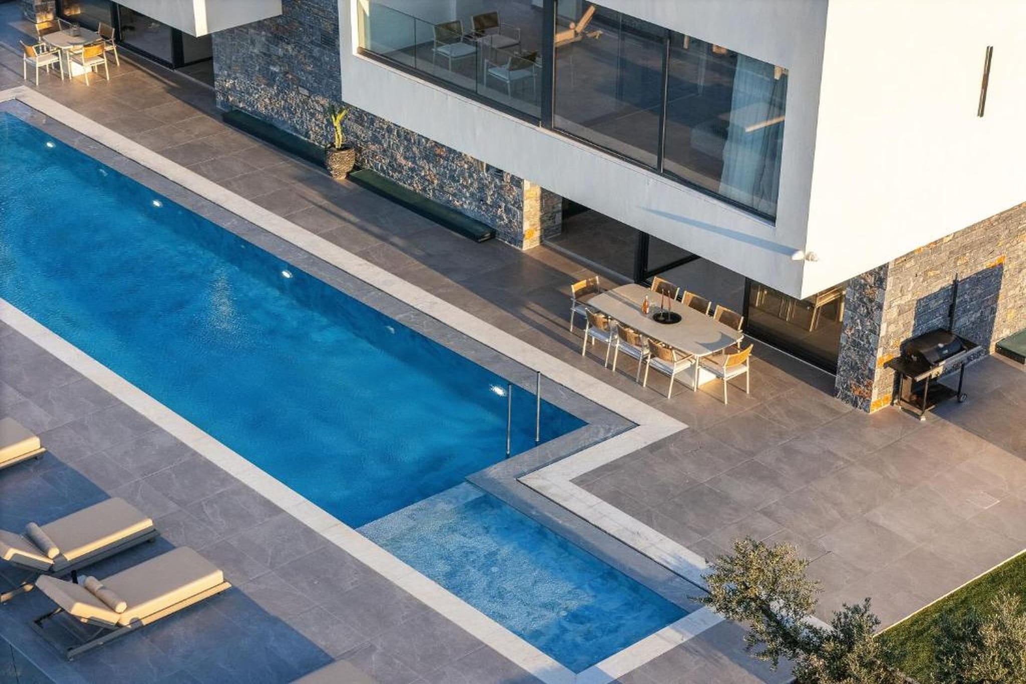 MT7 Panoramic Sea View Villa - Zwembad