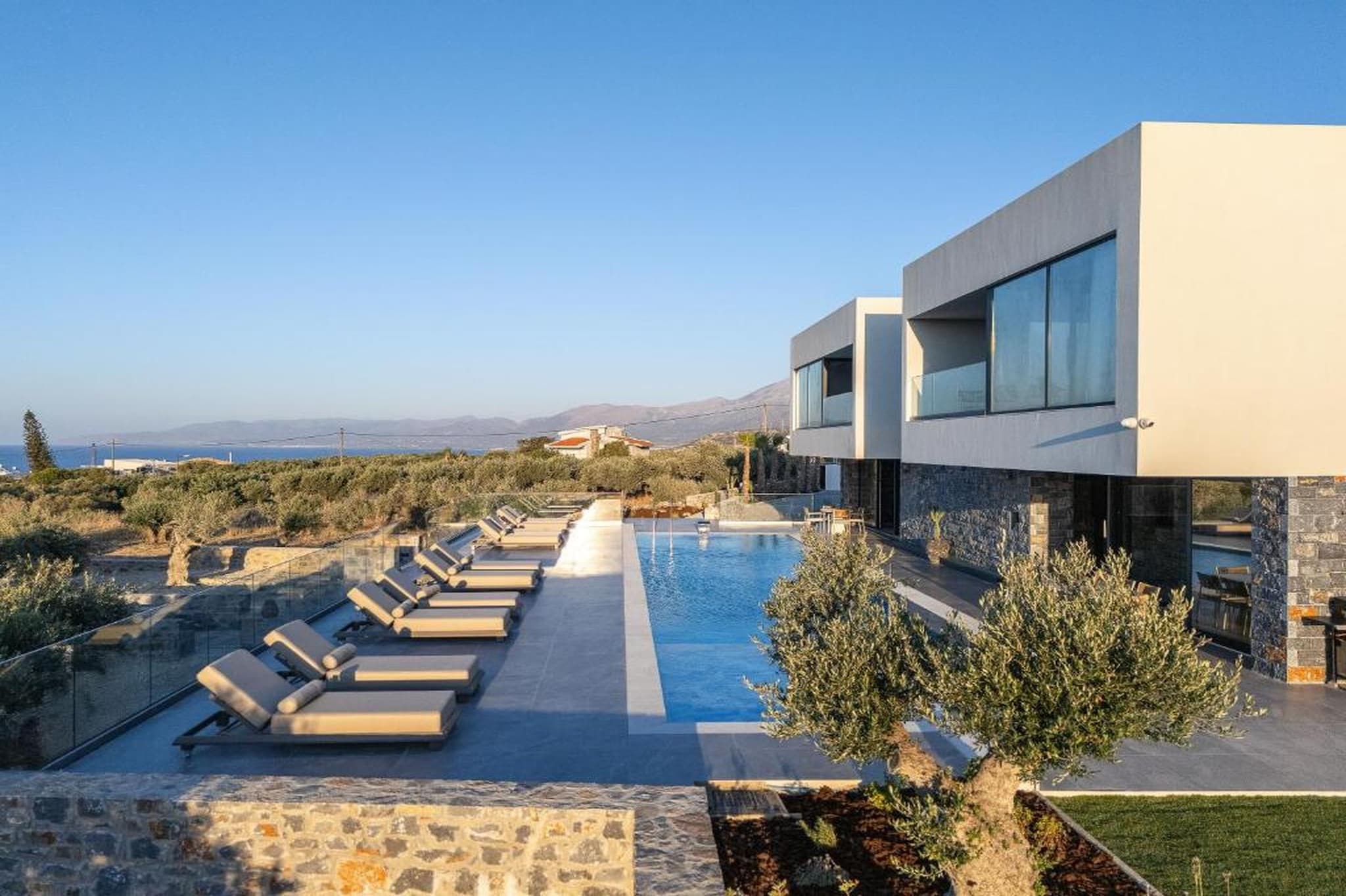 MT7 Panoramic Sea View Villa - Zwembad
