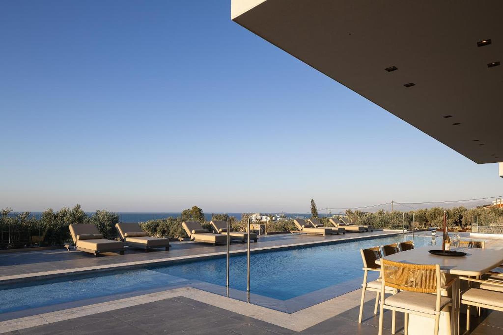 MT7 Panoramic Sea View Villa - Zwembad