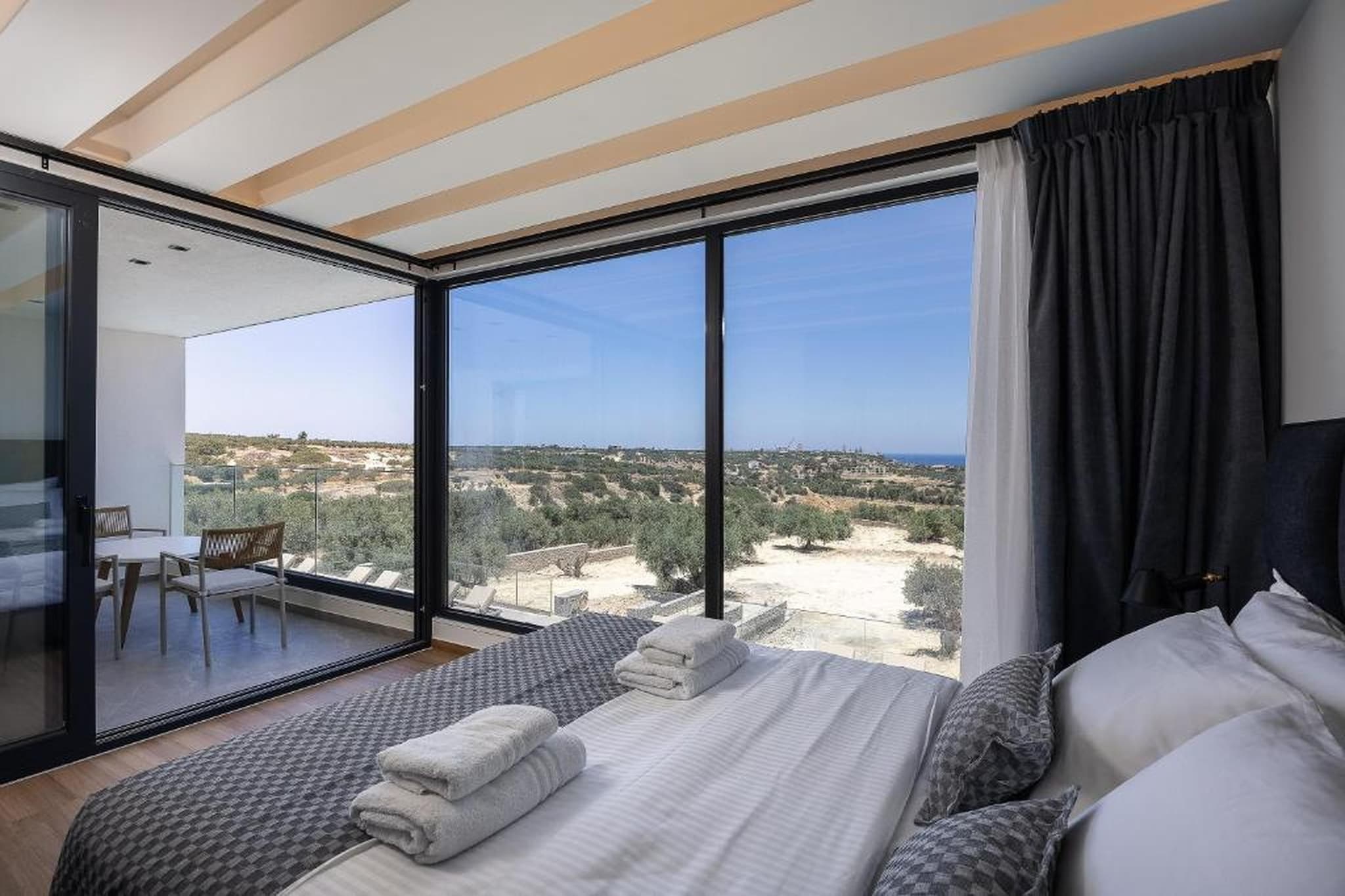 MT7 Panoramic Sea View Villa - Slaapkamer