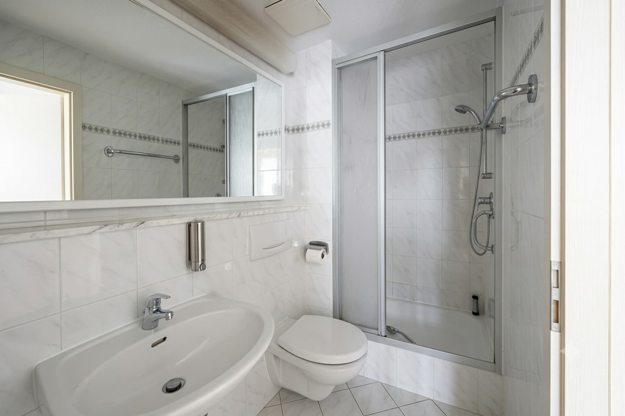 Landhotel lindengarten by Belvilla - Badkamer
