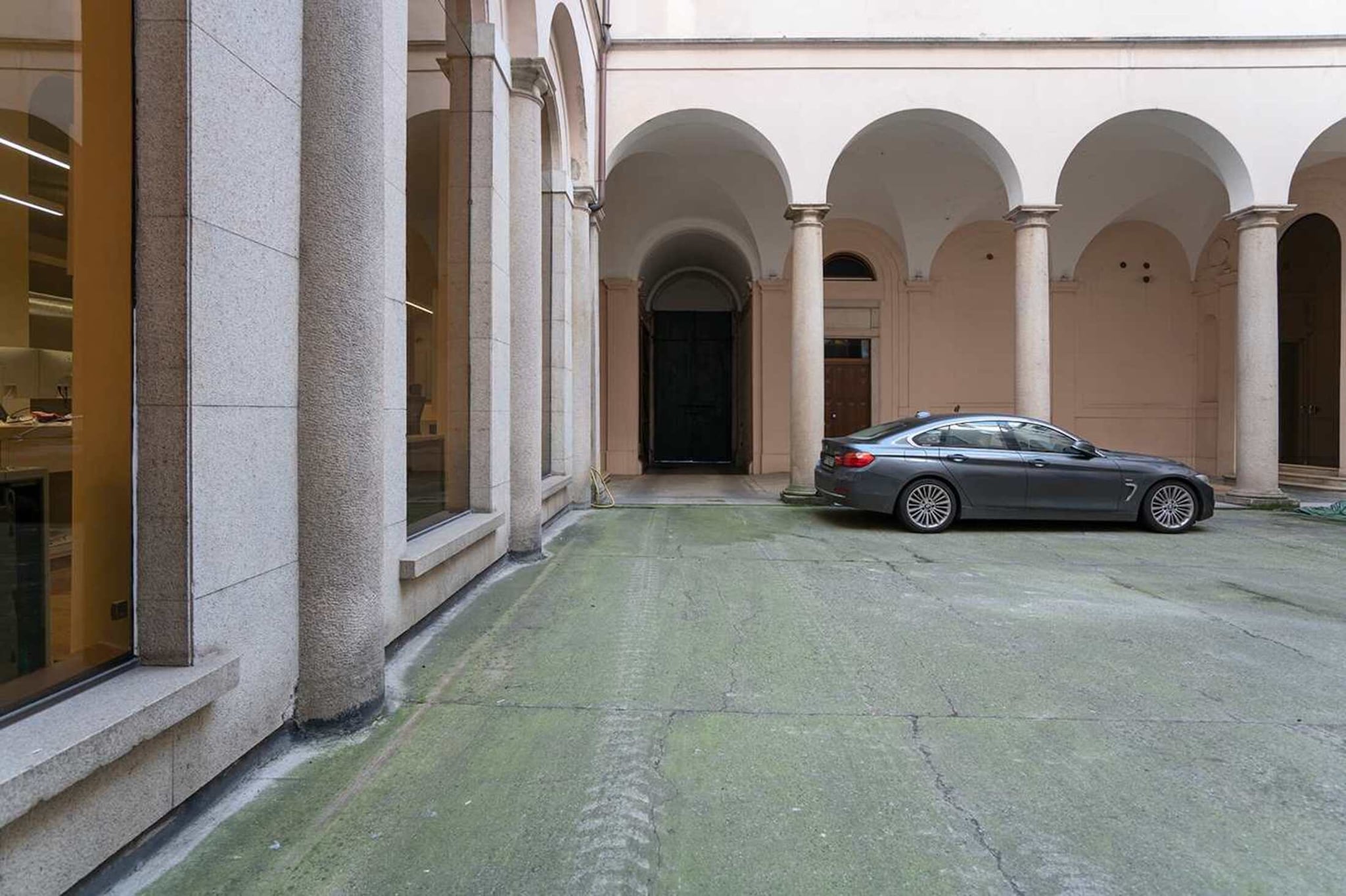 Milano Chiaravalle - Exterior in summer