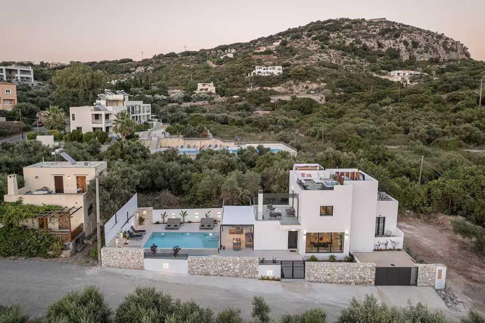 AVRILIA VILLA - Exterior in summer