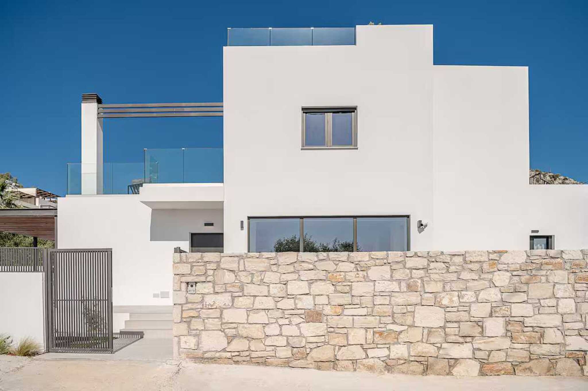 AVRILIA VILLA - Exterior in summer