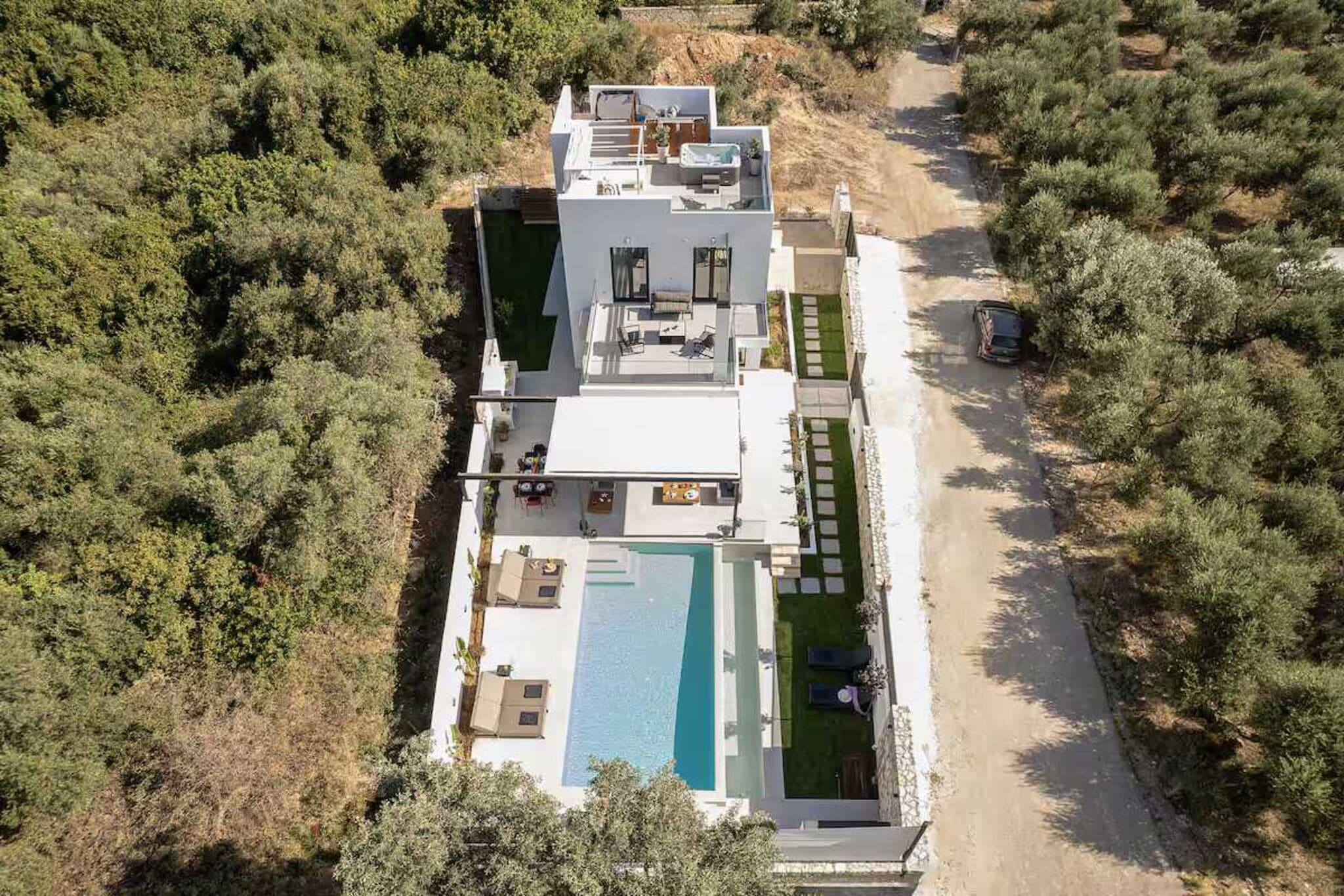 AVRILIA VILLA - Exterior in summer
