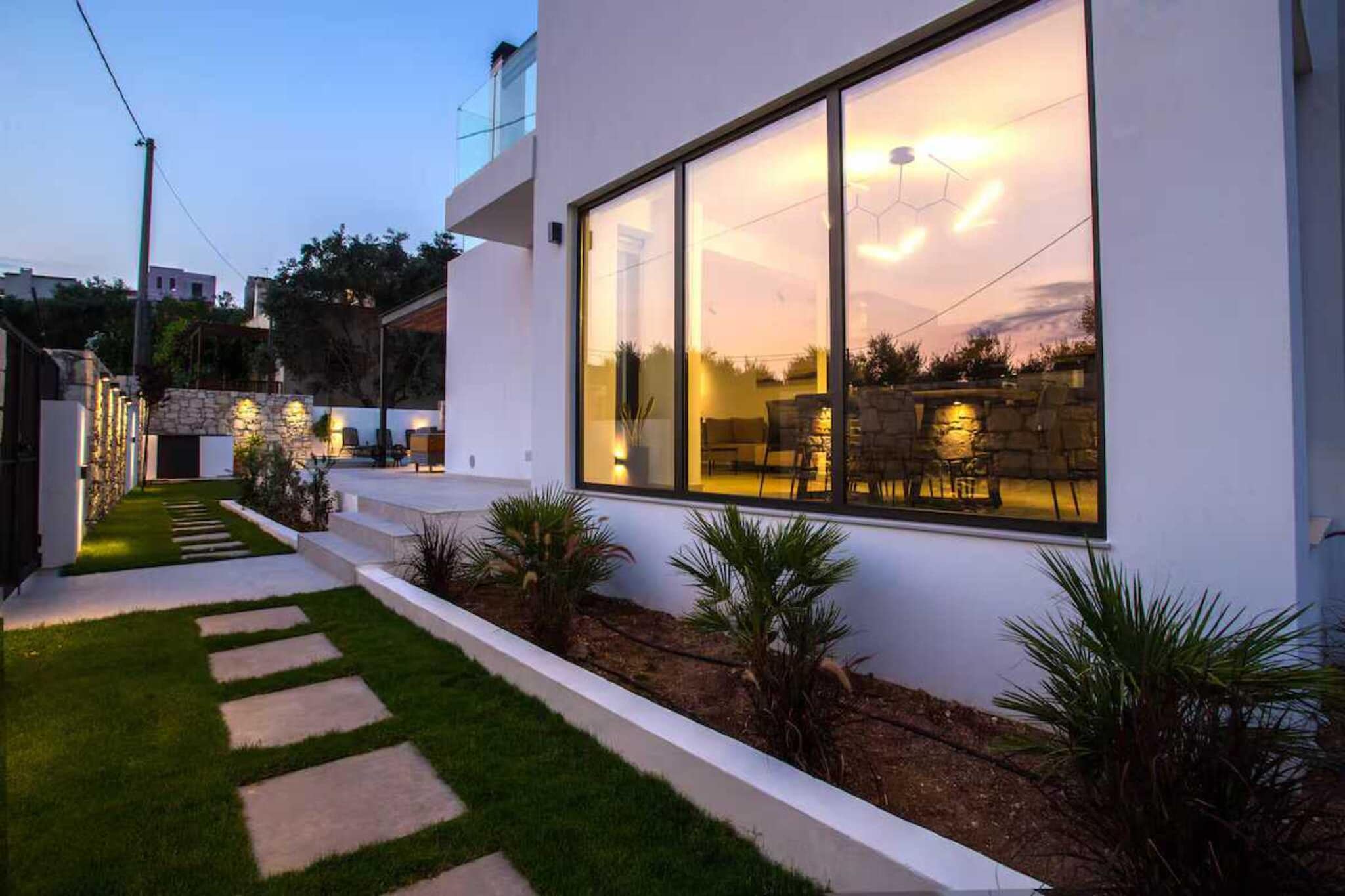 AVRILIA VILLA - Gardens in summer