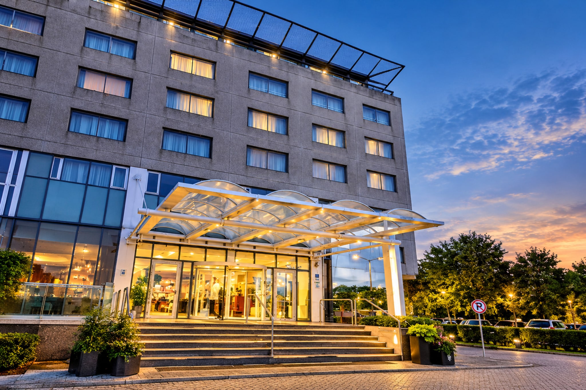 Sunday Hotel Amsterdam Airport Schiphol - Image-tags.hotelexteriorsummer