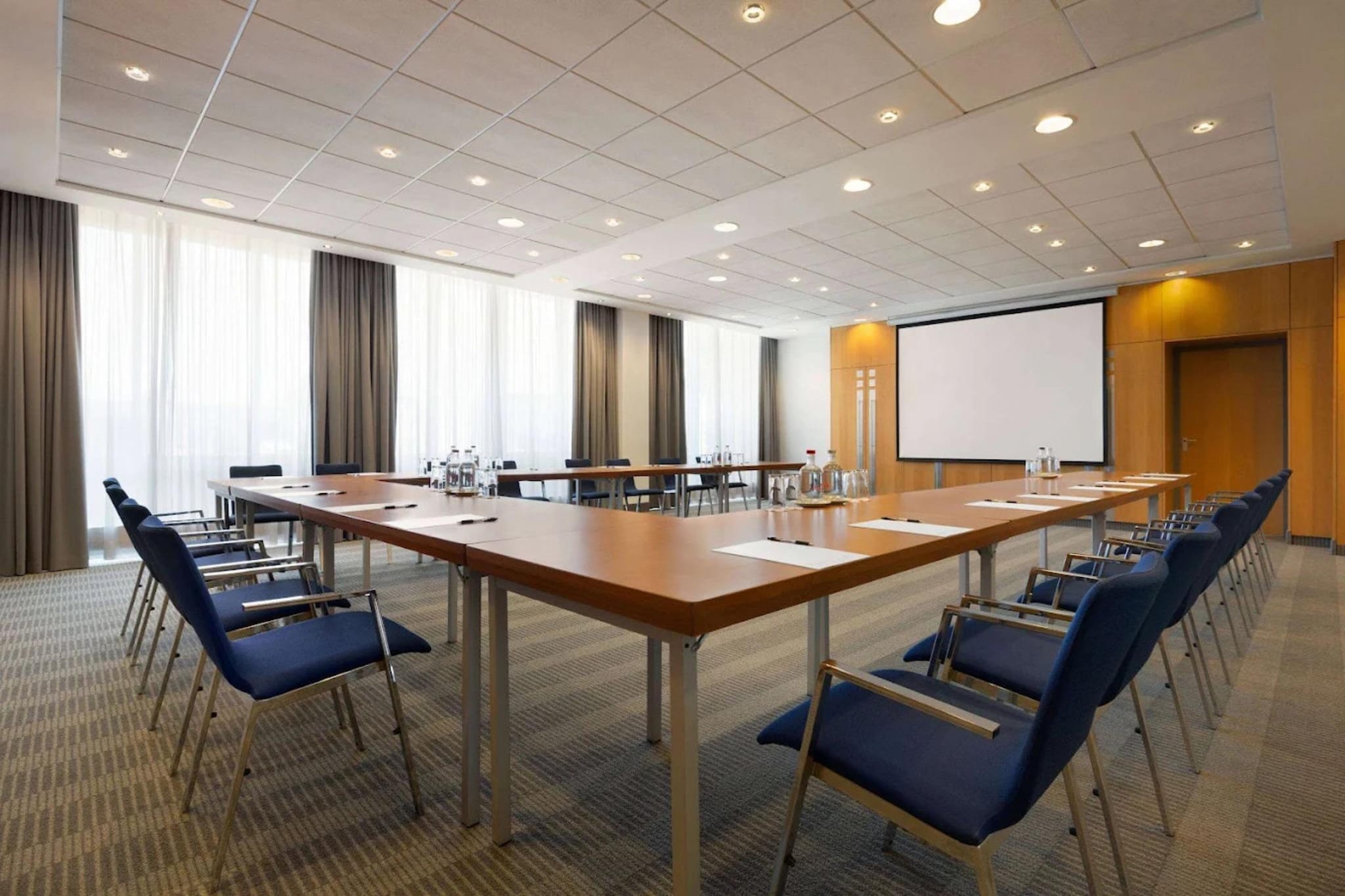 Sunday Hotel Amsterdam Airport Schiphol - Image-tags.hotelfacilitiesandservices