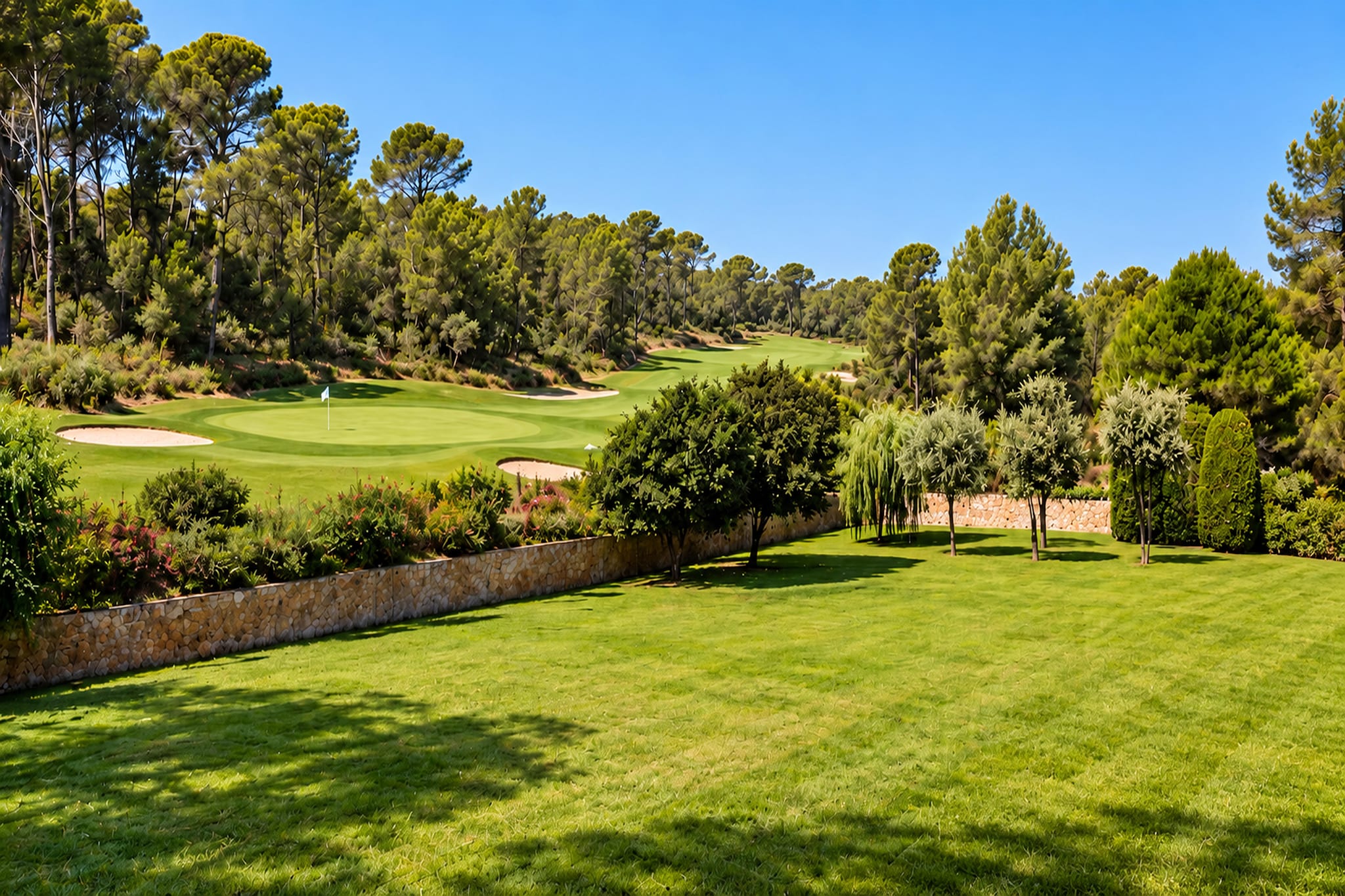 Apartamento D con vistas la piscina lateral y golf - View in summer