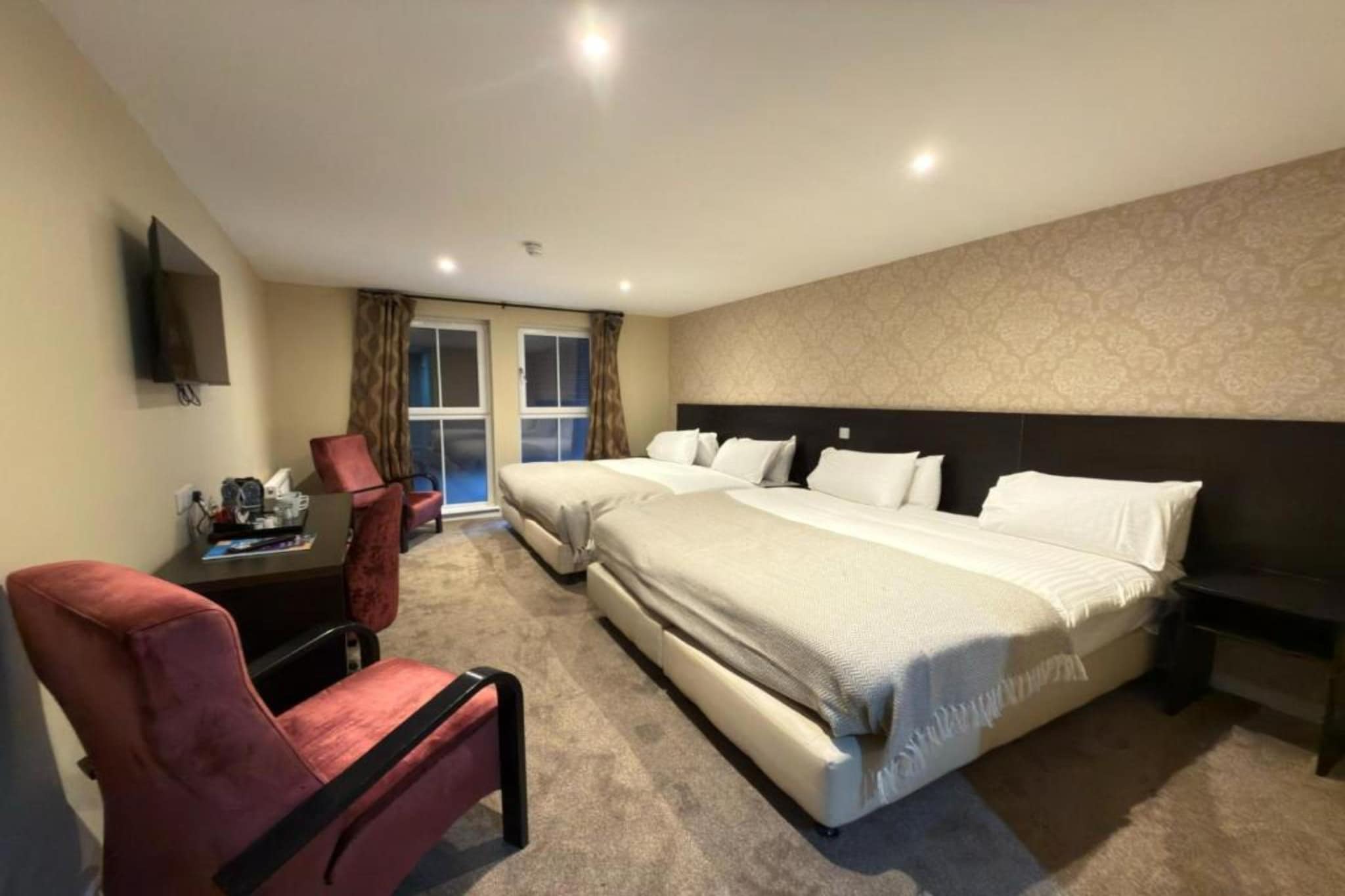 Deluxe family room for 4 - Schlafzimmer