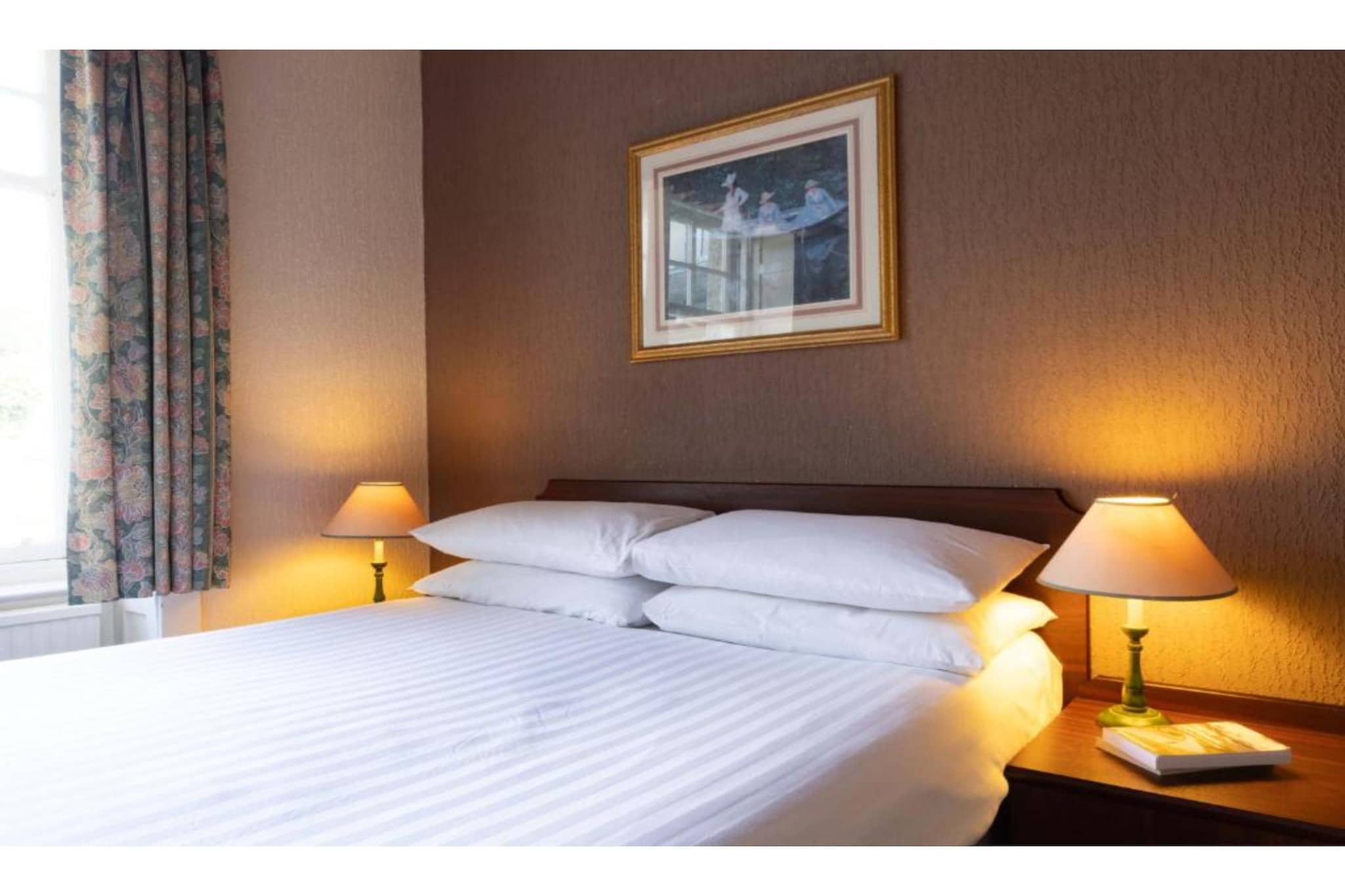 Standard Double Room - Bedroom