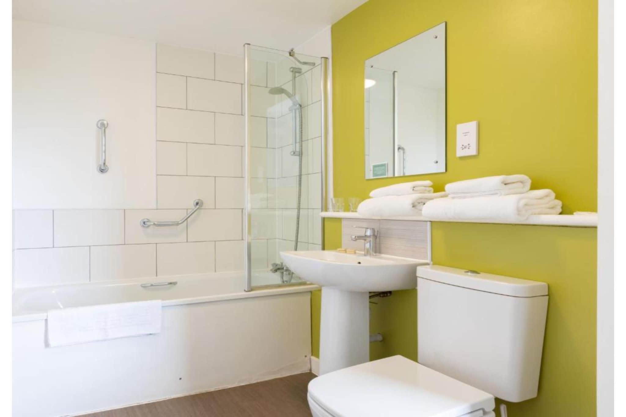Standard Family of 3 Room - Bathroom