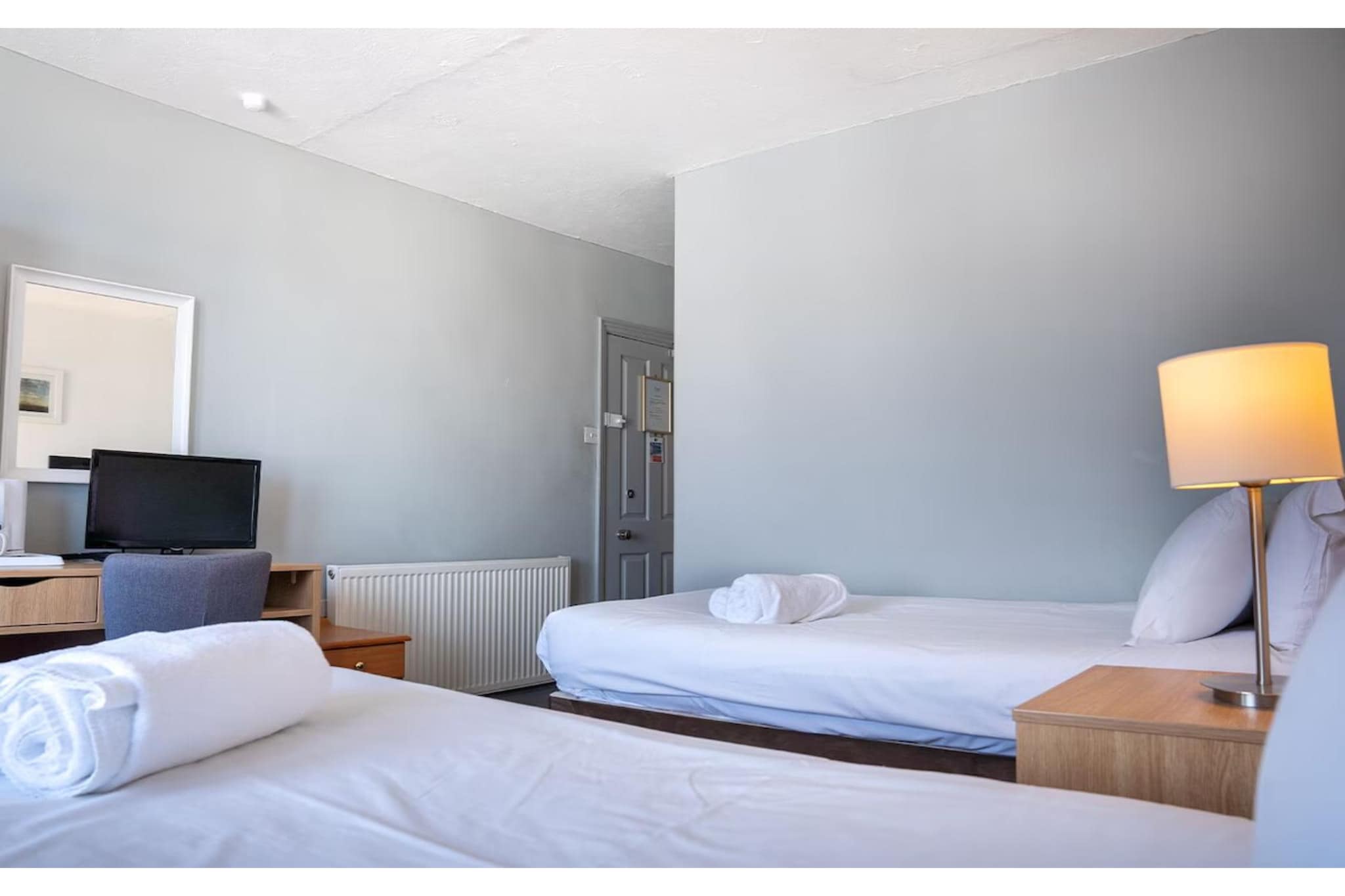 Standard Twin Room - Bedroom