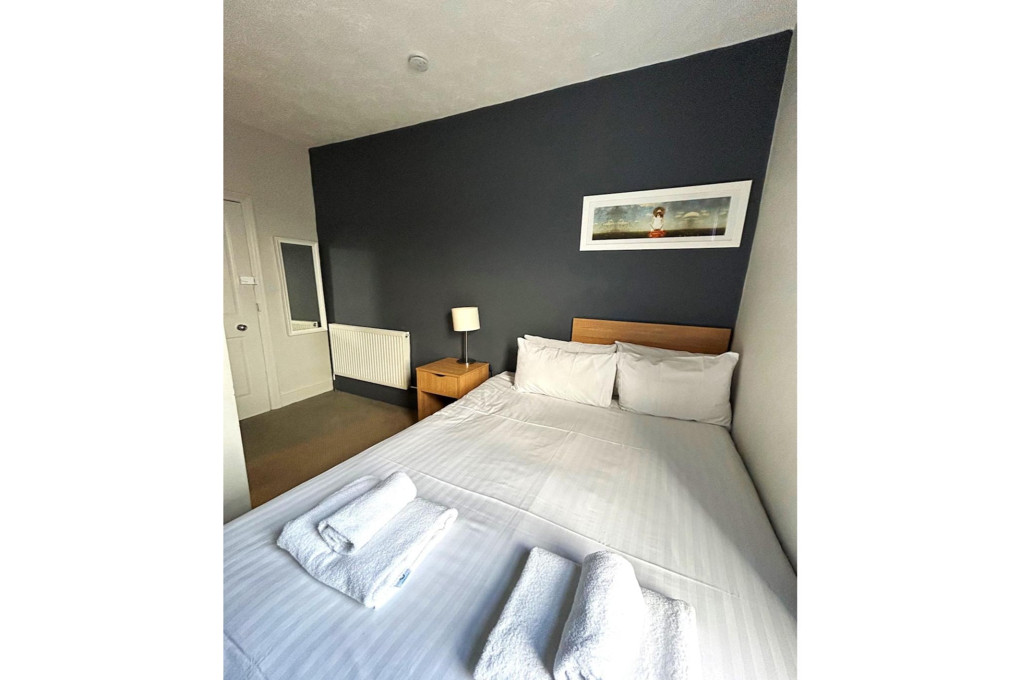 Compact Double Room - Bedroom