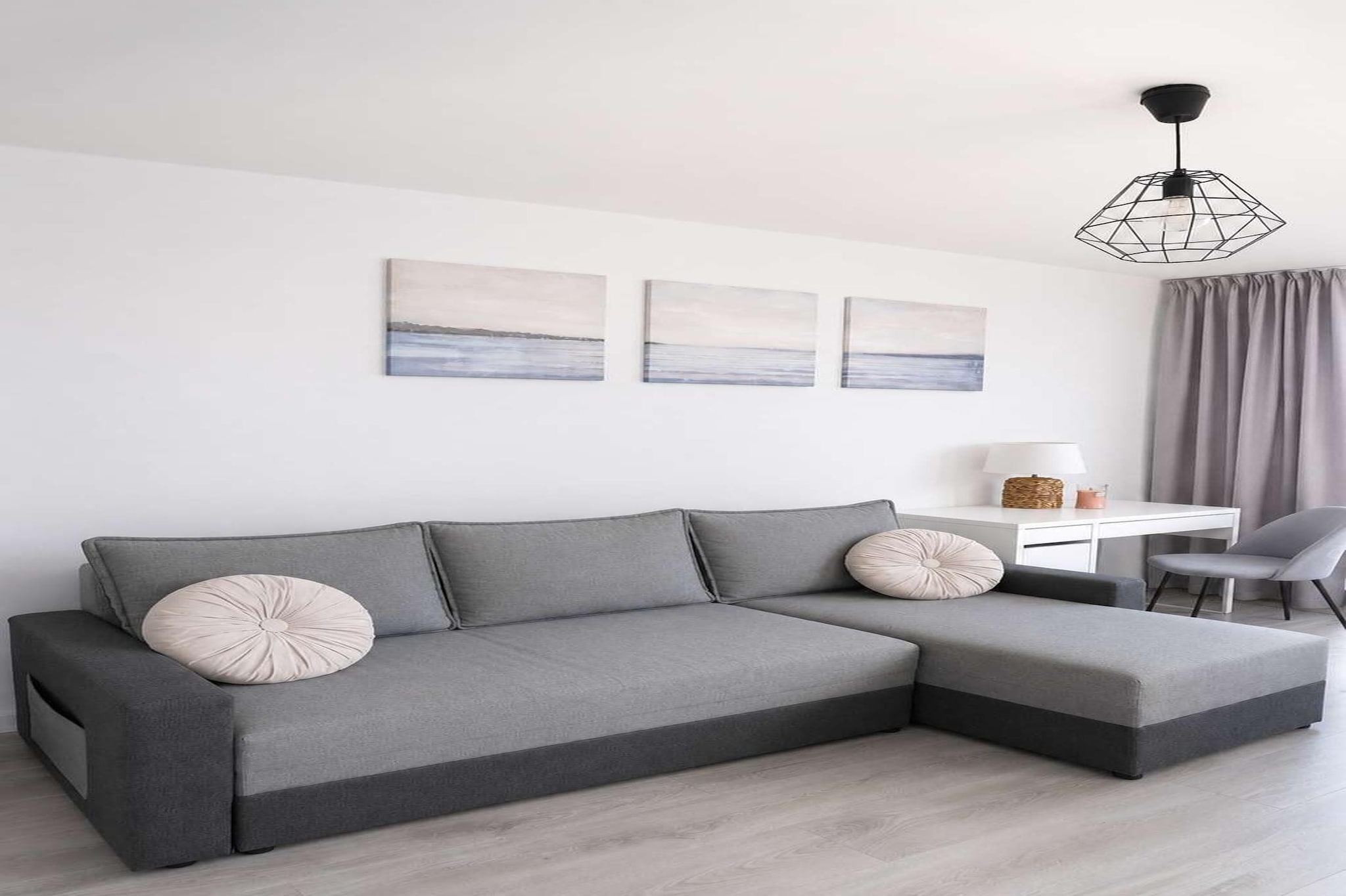 194 Przech 2/1528(4) - Living room