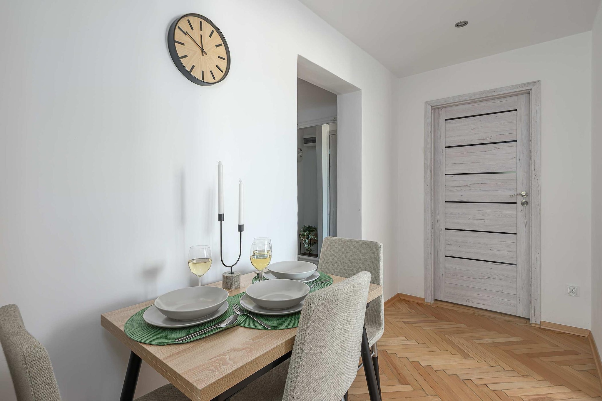 203 Grenady 15/47(4) - Dining room