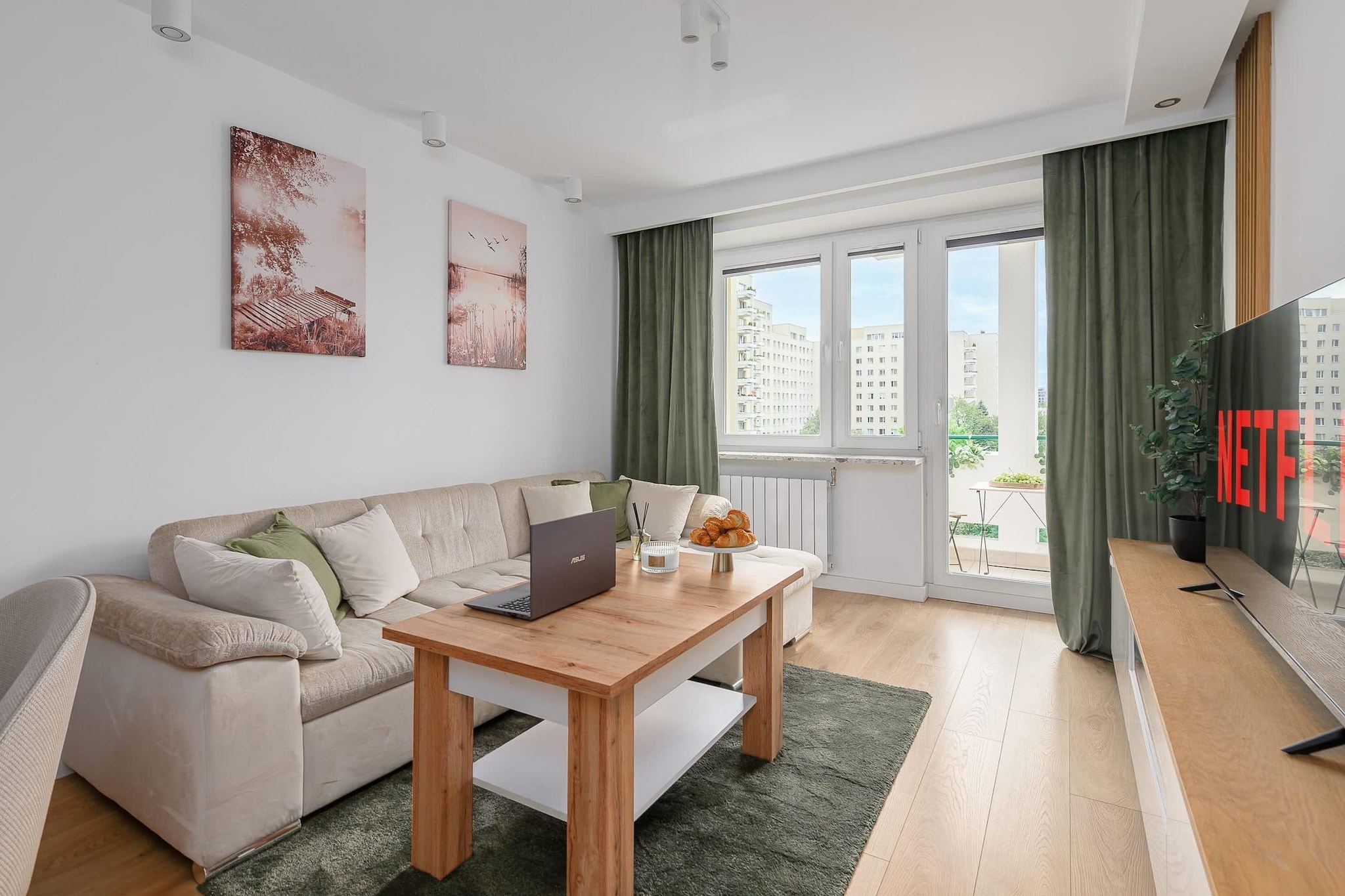 201 Inflanc19/104(4) - Living room