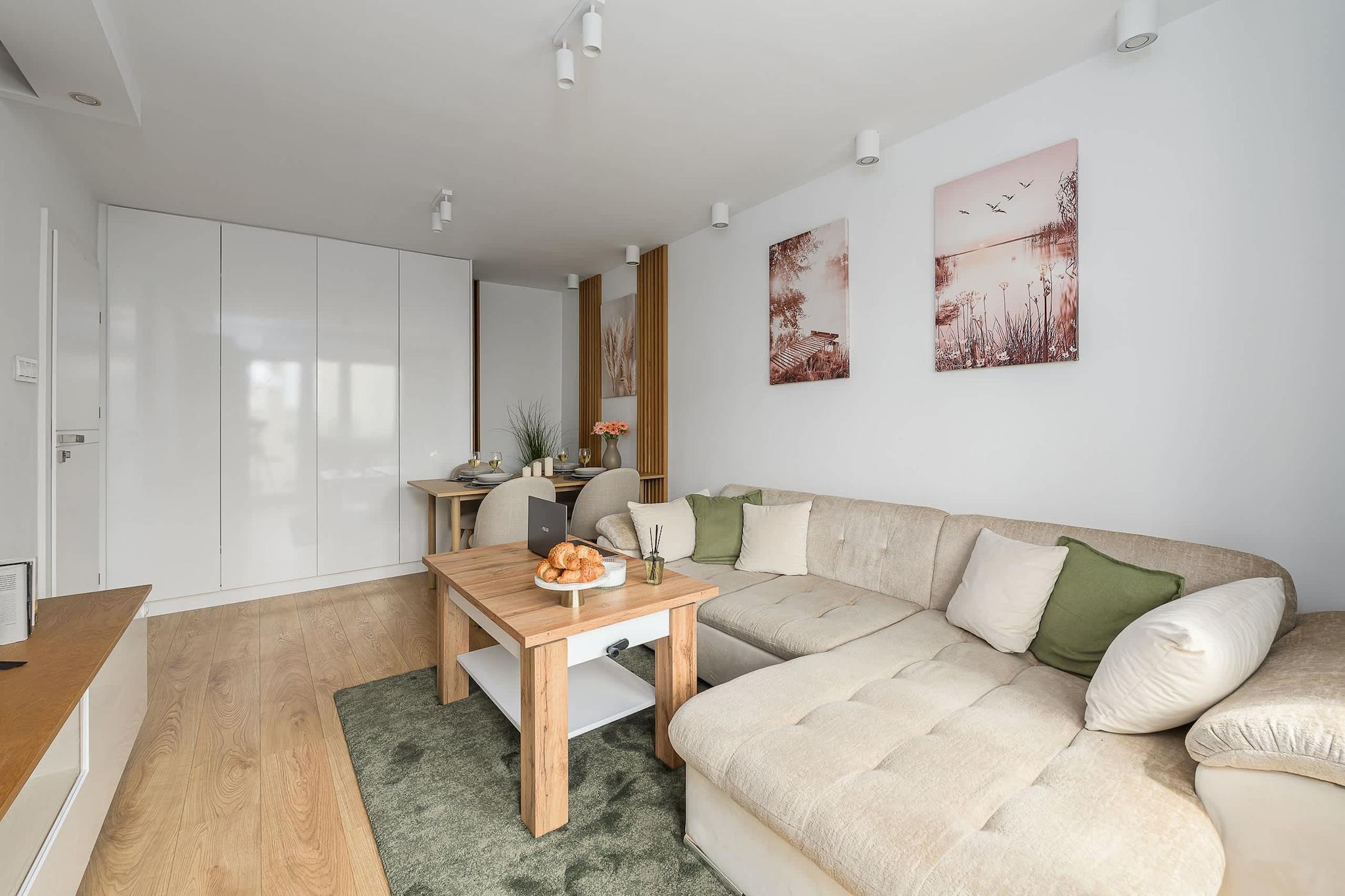 201 Inflanc19/104(4) - Living room