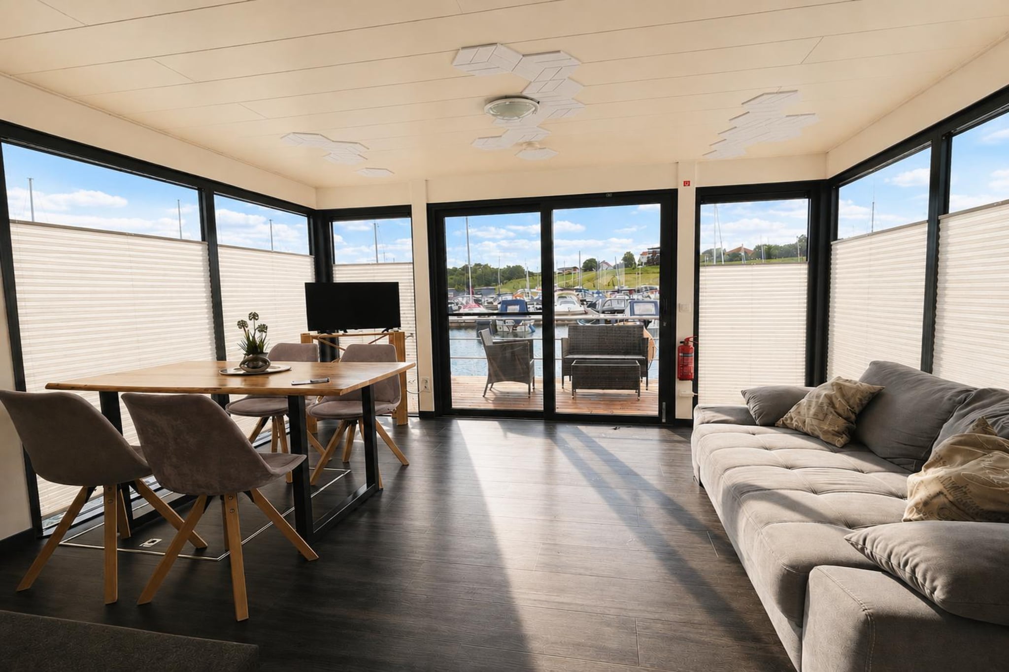 Hausboot am Geiseltalsee - Woonkamer