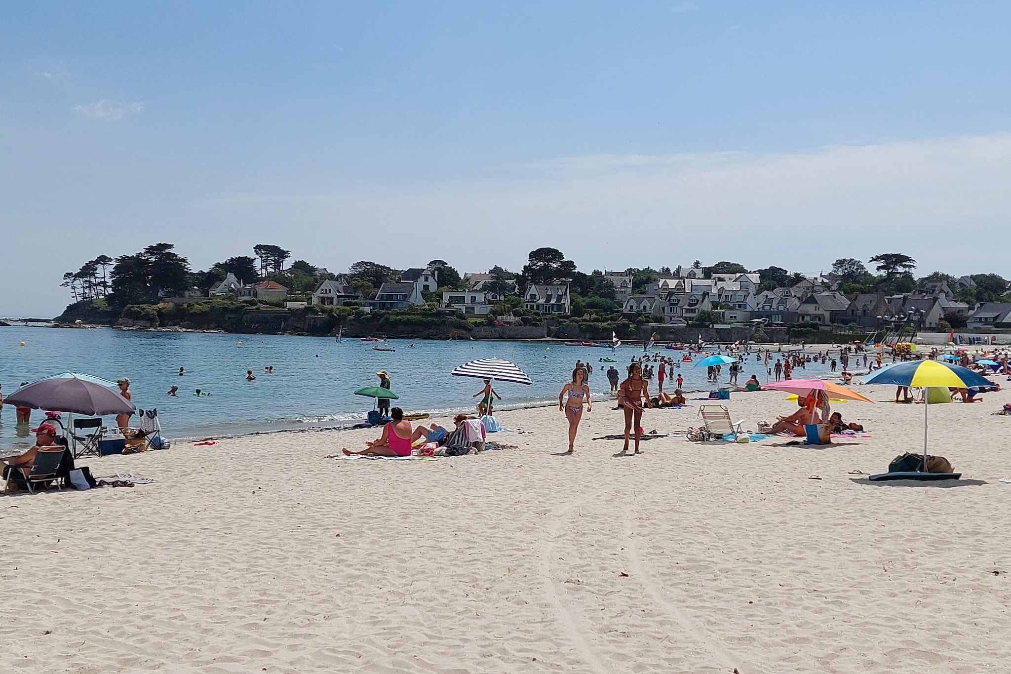 Maison de vacances moderne – à 400 m de la plage de sable à Plougonvelin - Areas within 1km in summer