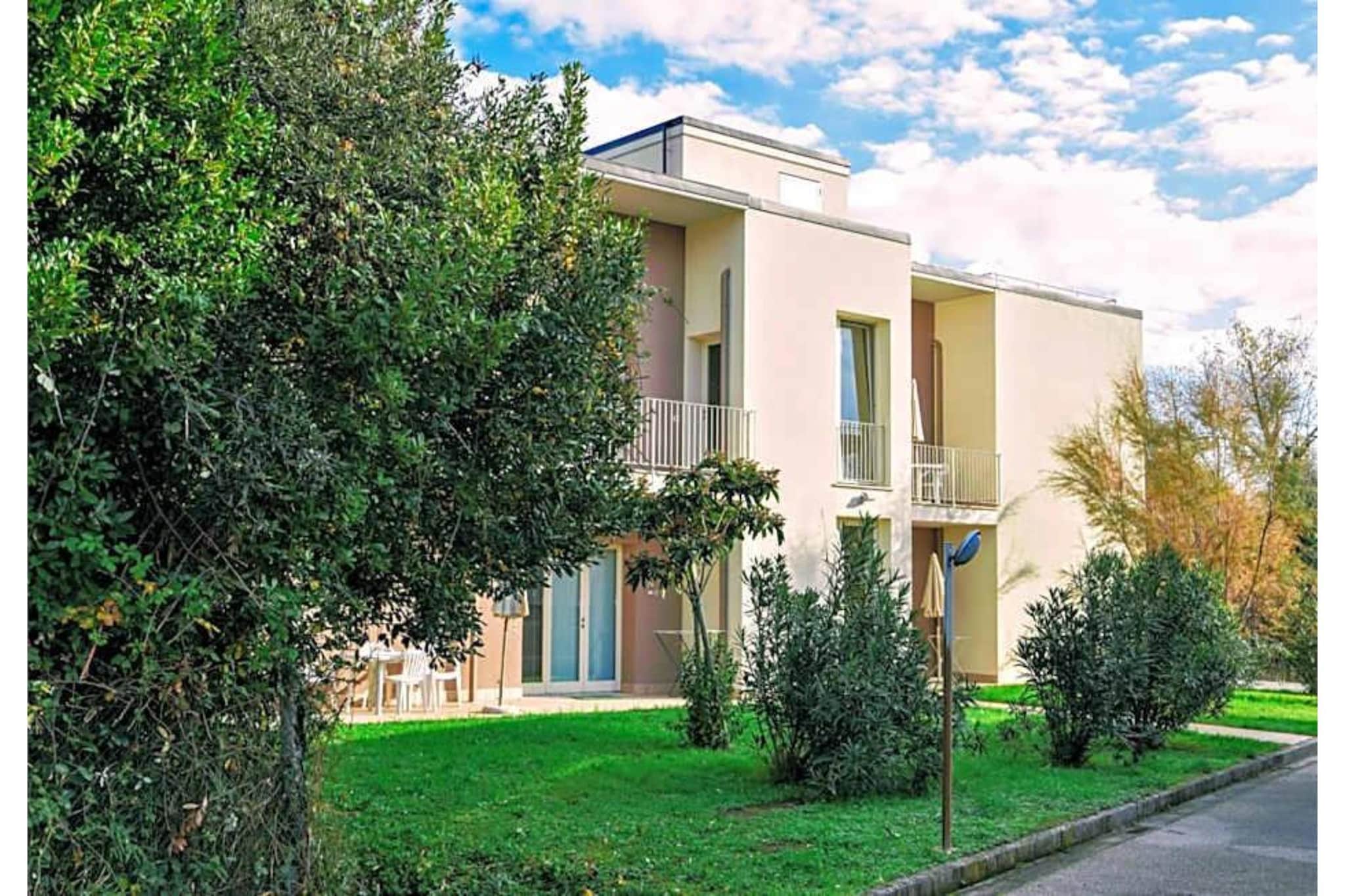 Residence San Rossore App bilocale 3 pax - Buitenkant zomer