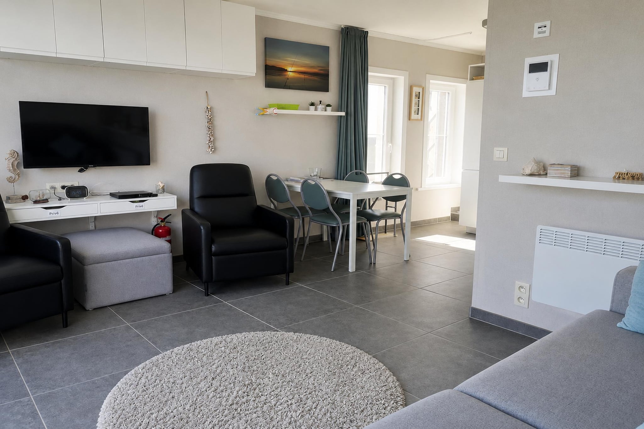 ANGOLA 1002 - Living room