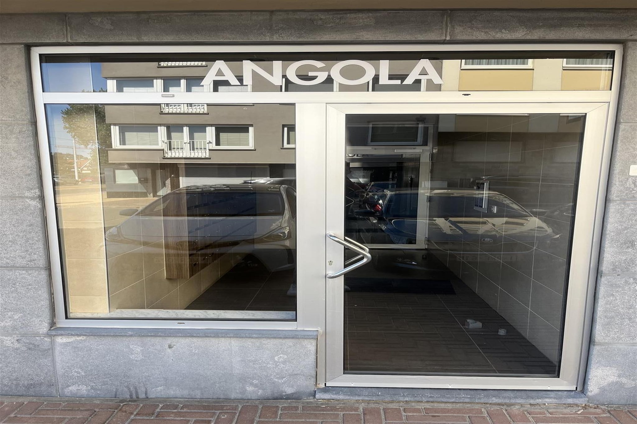 ANGOLA 1002 - Hall & reception