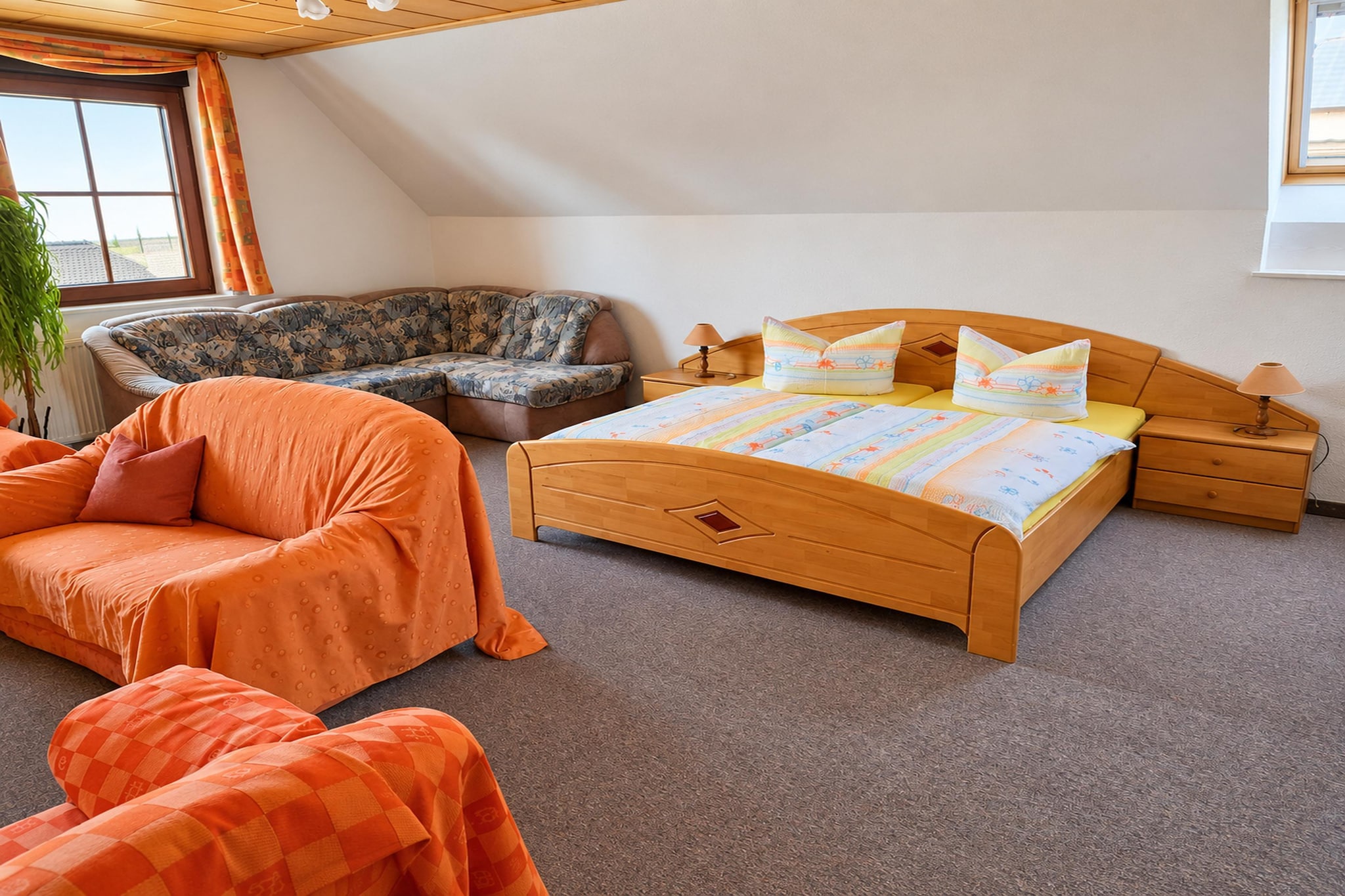 Großes Apartment im Herzen Sachsens -    Pension Sachon - Woonkamer